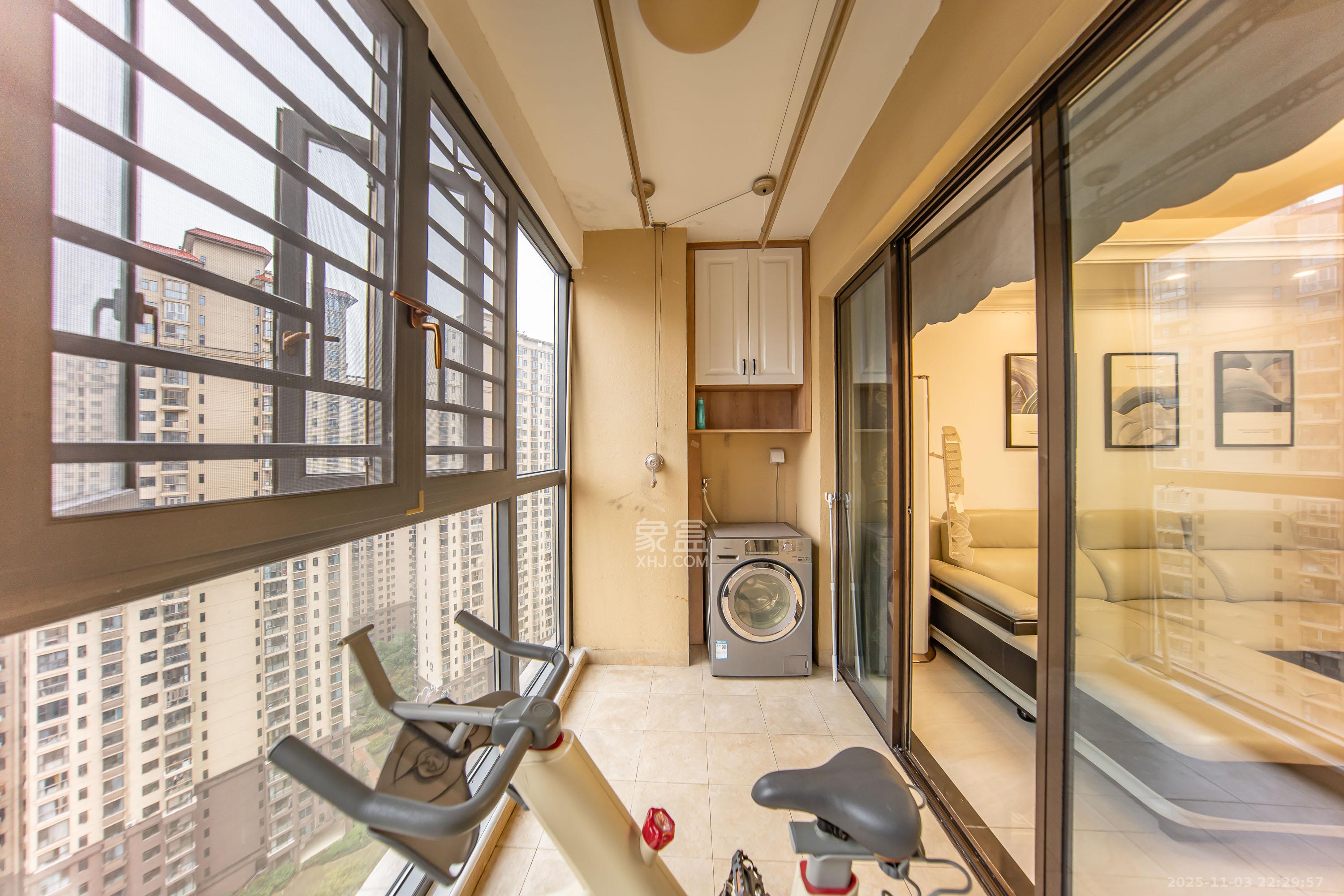 江山帝景哈佛  3室2厅1卫    99.5万阳台