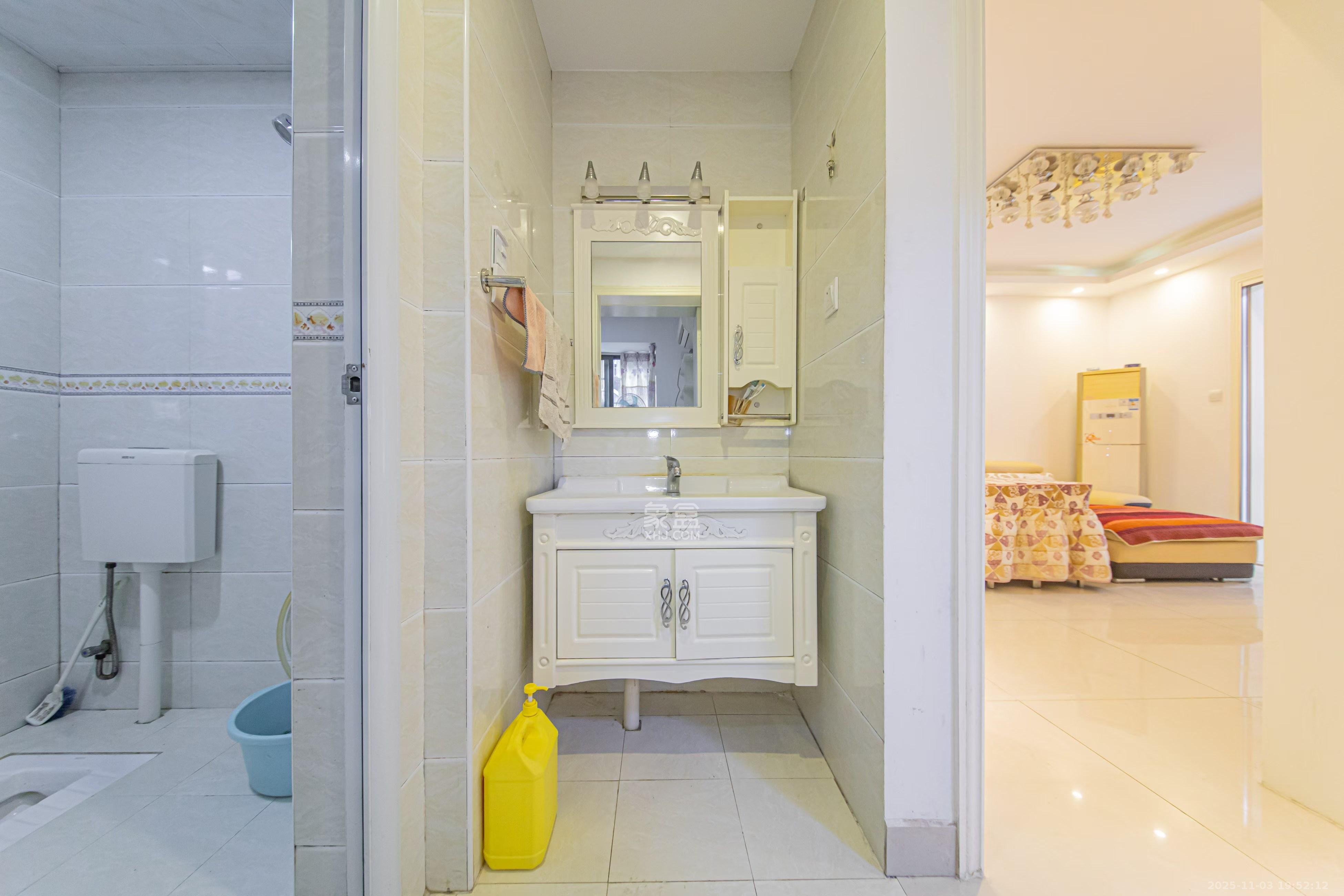 童话里  3室2厅1卫    2300.0元/月室内图