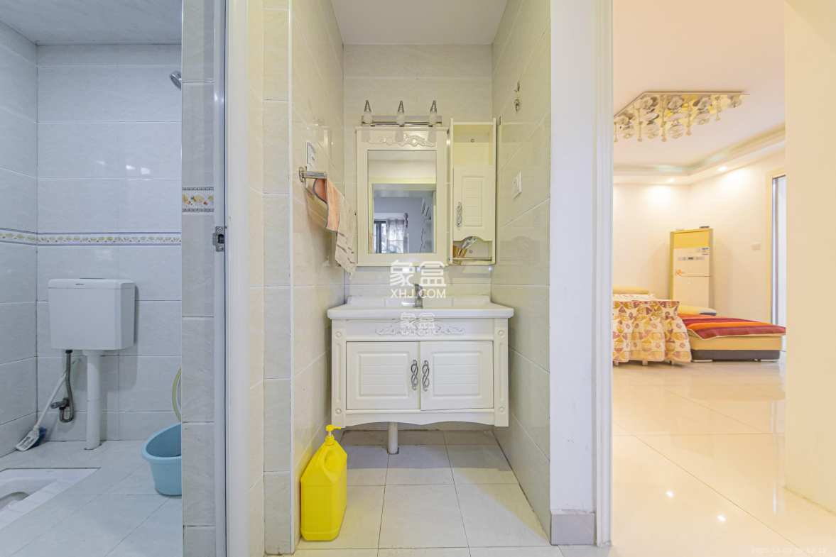 童话里 3室2厅1卫 2300.0元/月 童话里 3室2厅1卫 2300.0元/月室内图