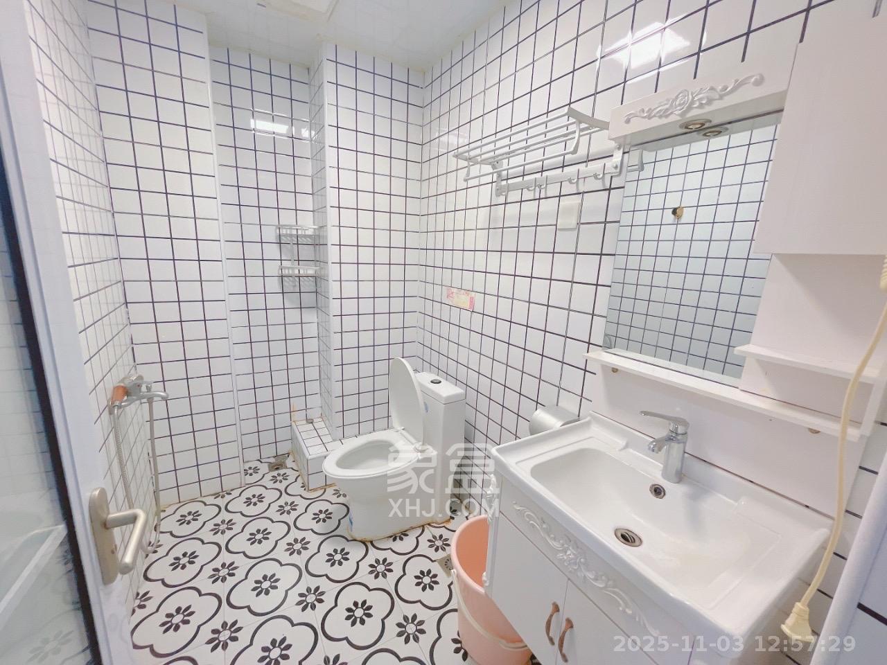 第六都（陆都小区）  1室1厅1卫    1700.0元/月室内图