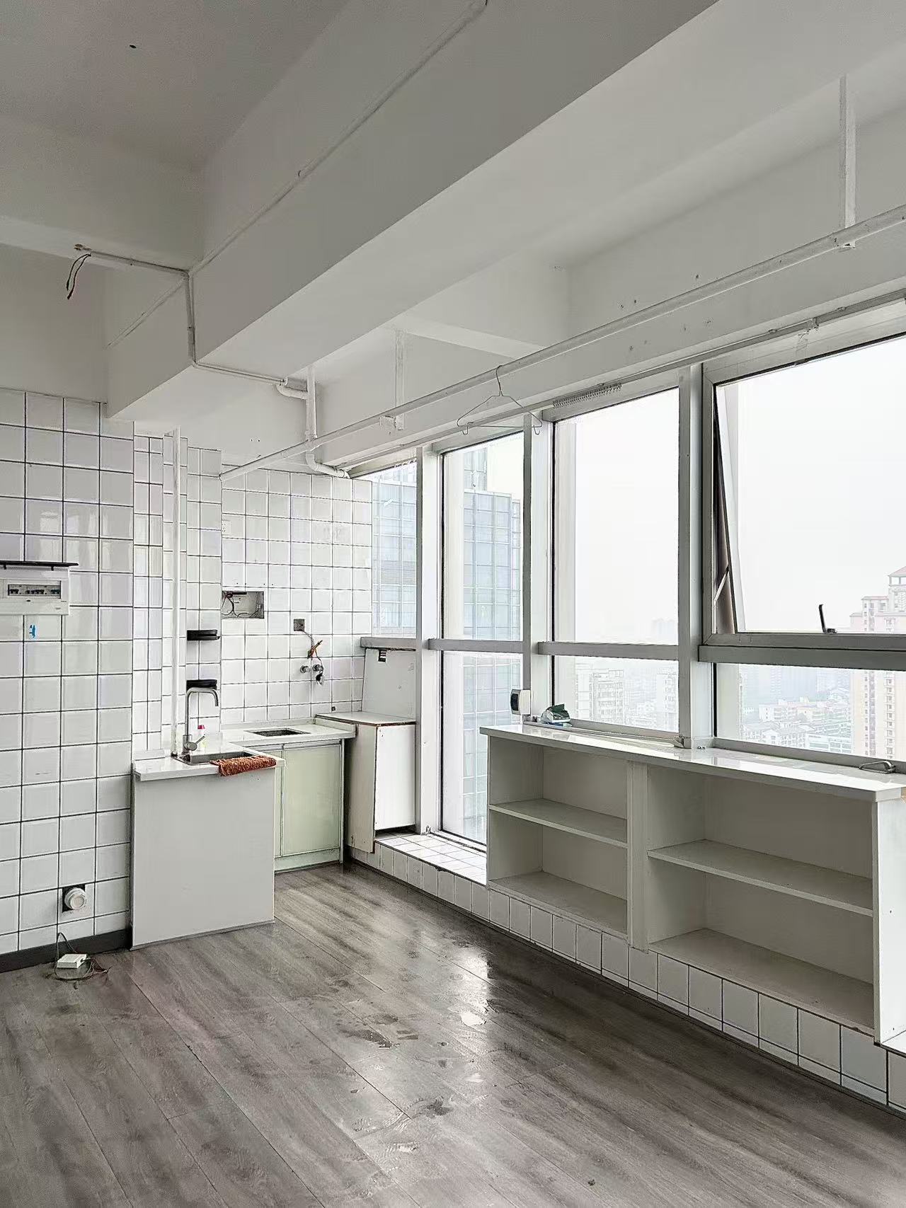 雄森国际 1室1厅1卫 1000.0元/月 雄森国际 1室1厅1卫 1000.0元/月室内图