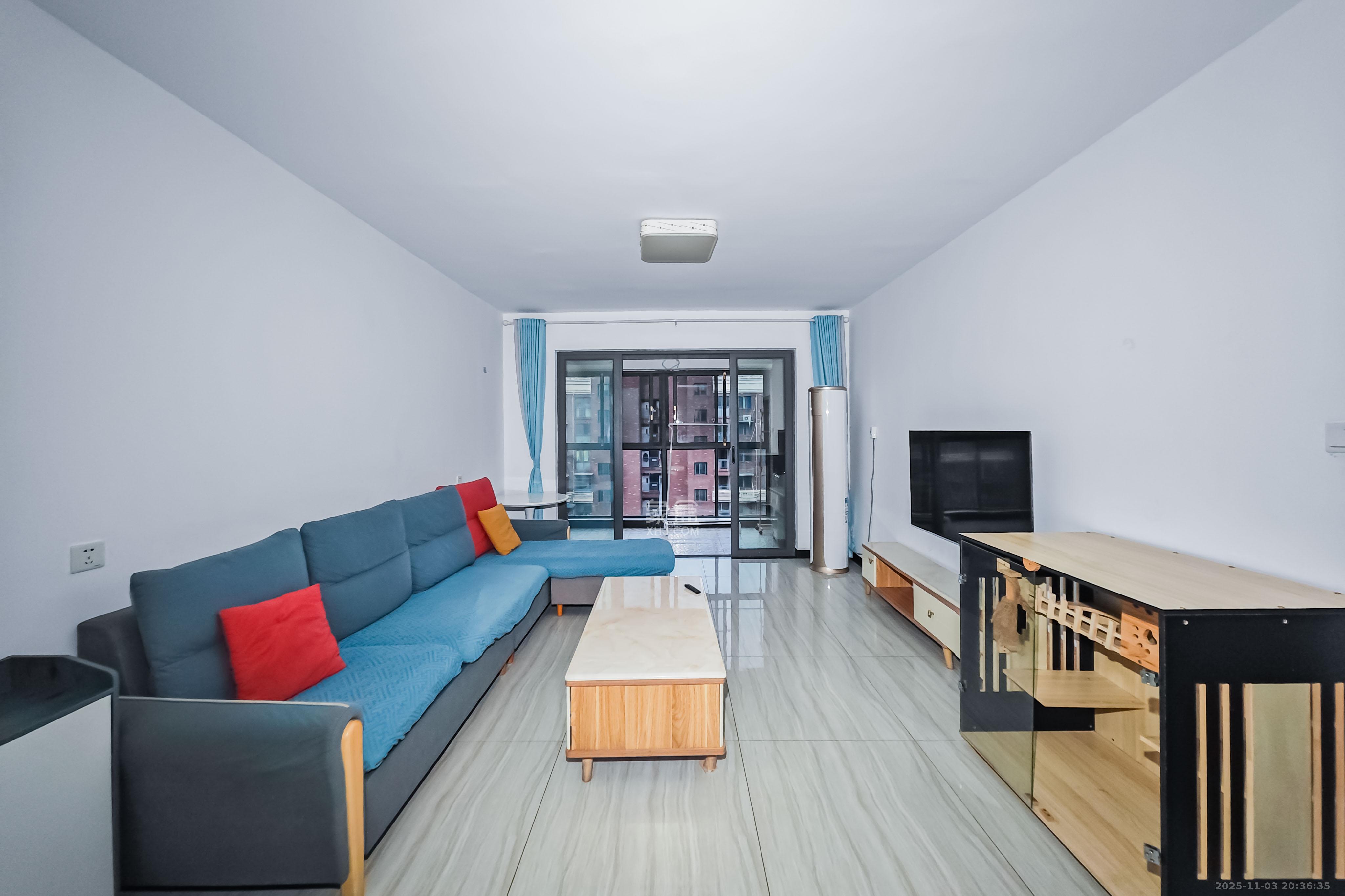 半山壹号  3室2厅2卫    115.0万客厅