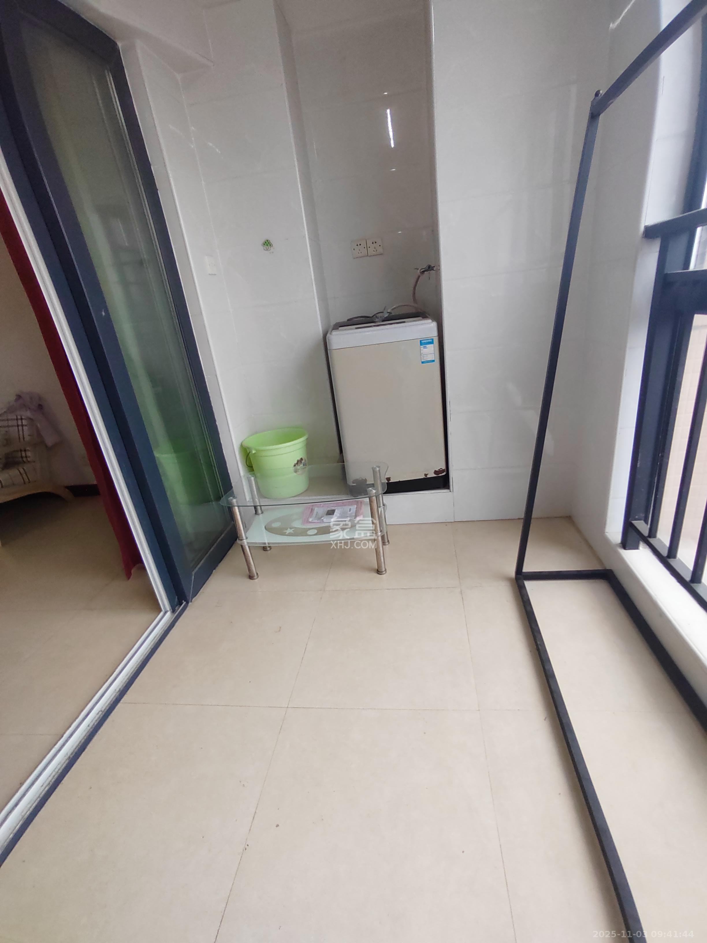 山水湾  1室1厅1卫    1350.0元/月室内图