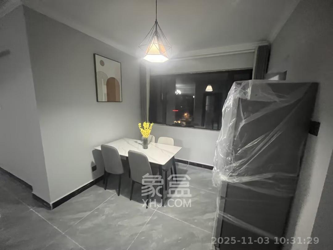 盛地春天里  4室2厅1卫    2000.0元/月室内图