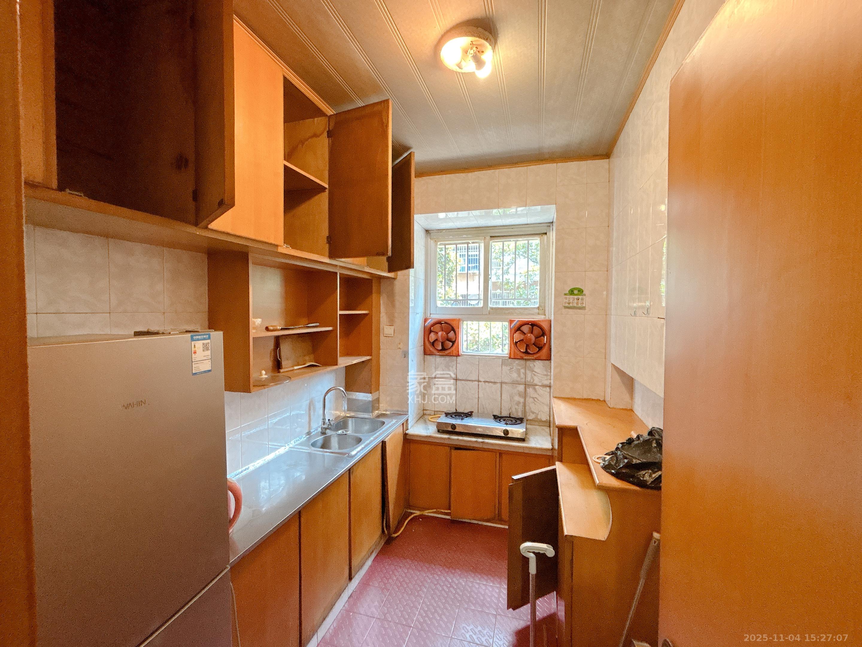 油铺街社区人造板厂宿舍 3室2厅1卫 2400.0元/月 油铺街社区人造板厂宿舍 3室2厅1卫 2400.0元/月室内图