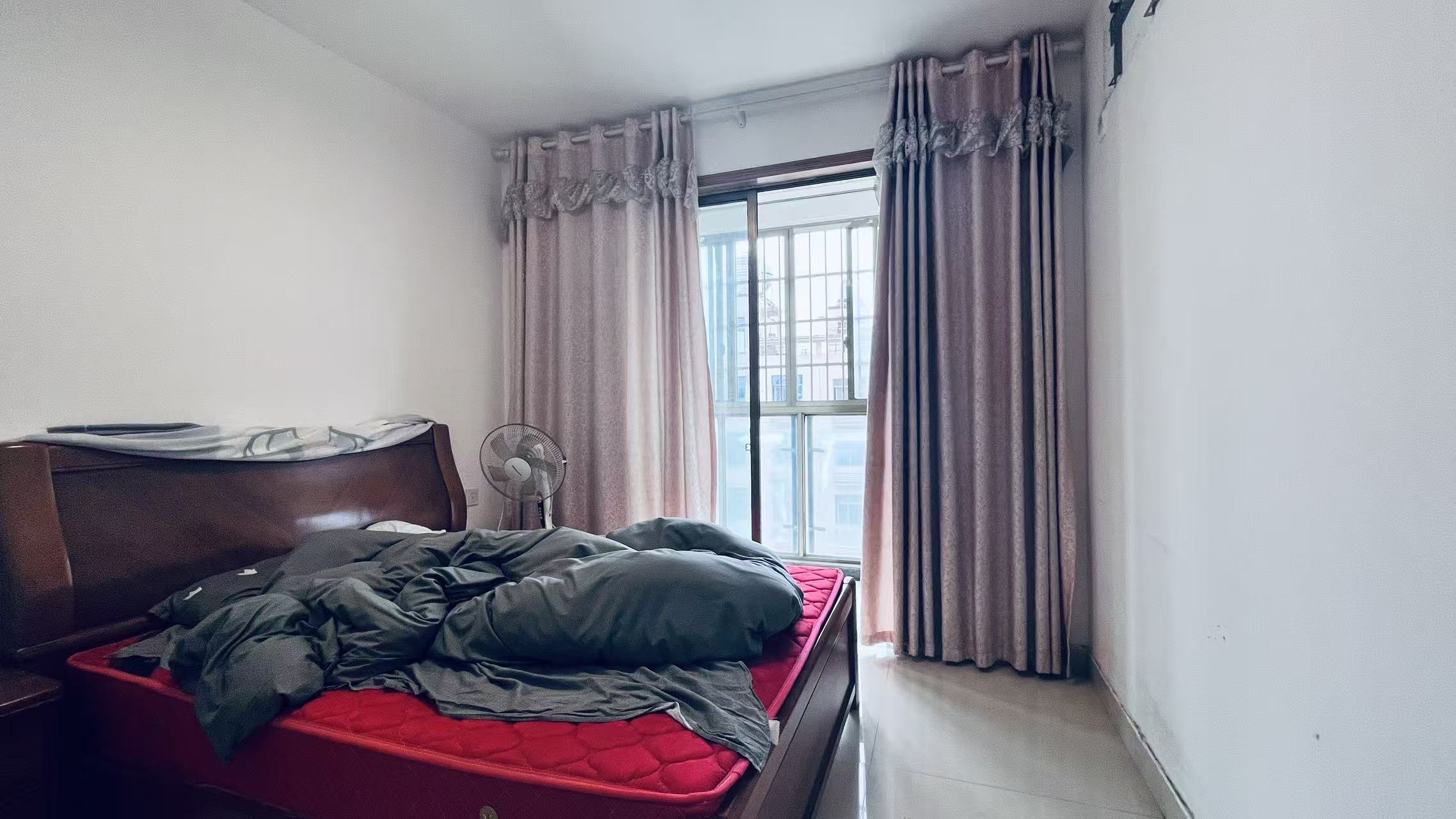 华天壹号公馆  3室2厅2卫    1800.0元/月室内图