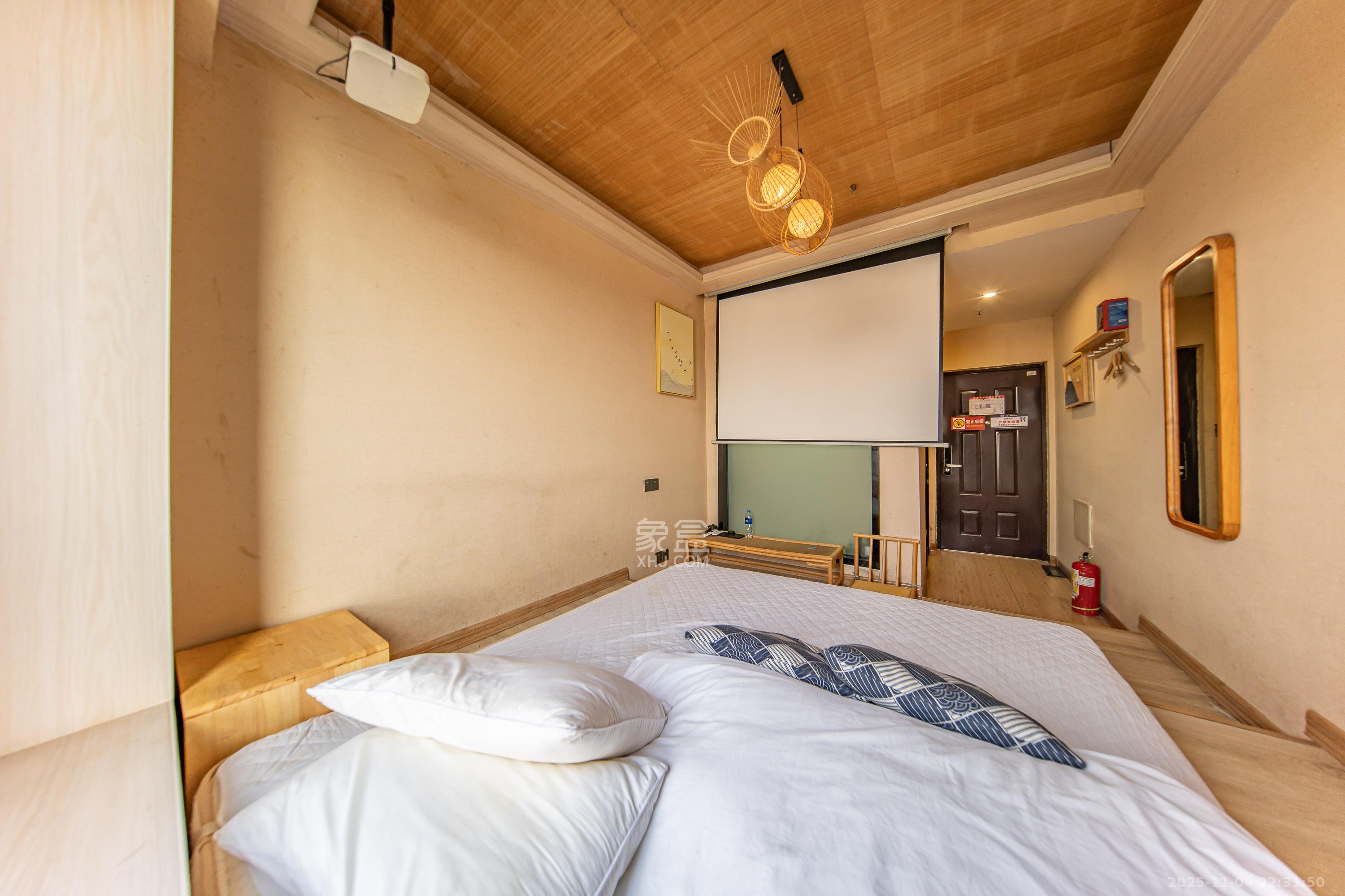 洋湖时代  1室1厅1卫    12.8万卧室