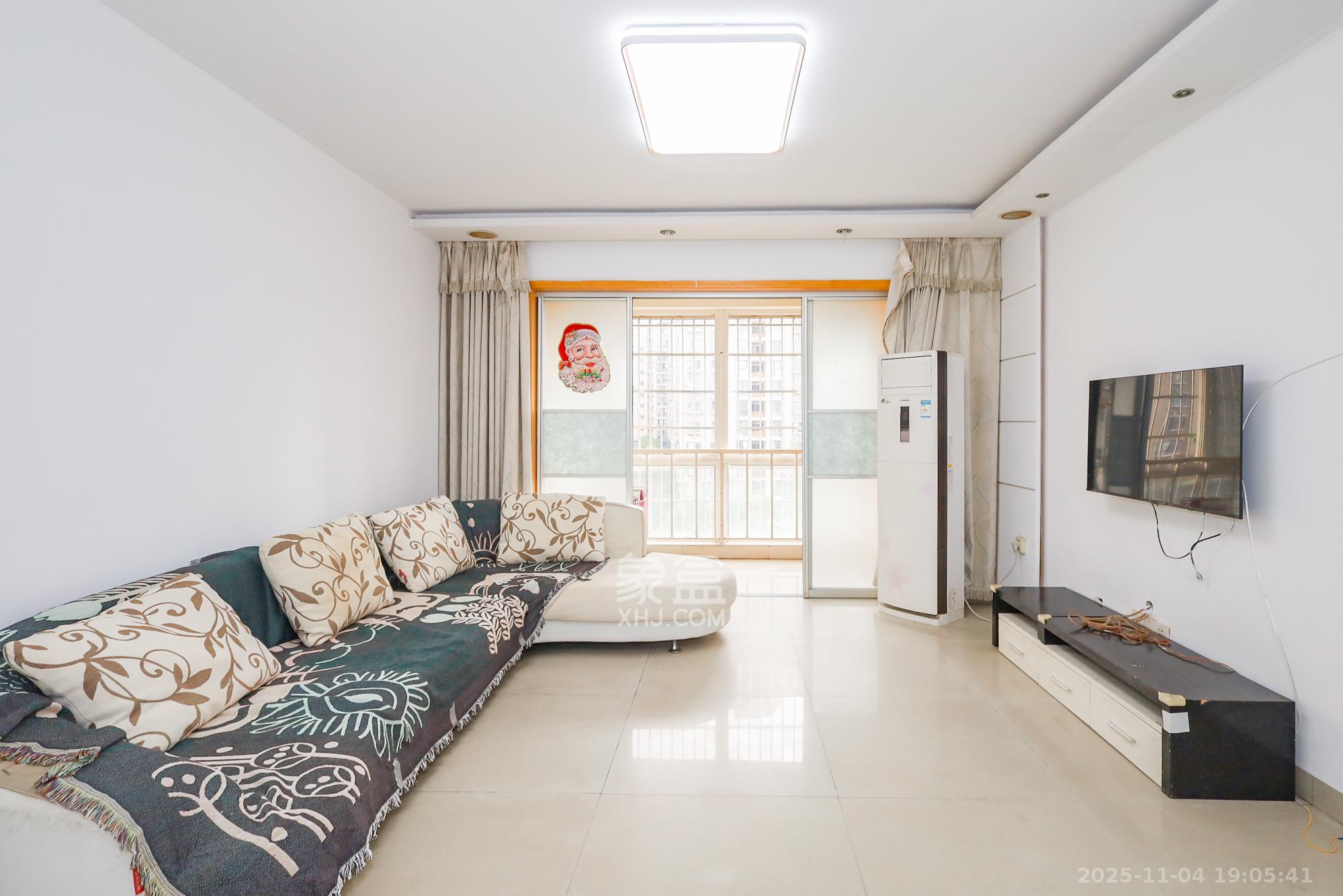 枫林美景  3室2厅1卫    80.0万客厅