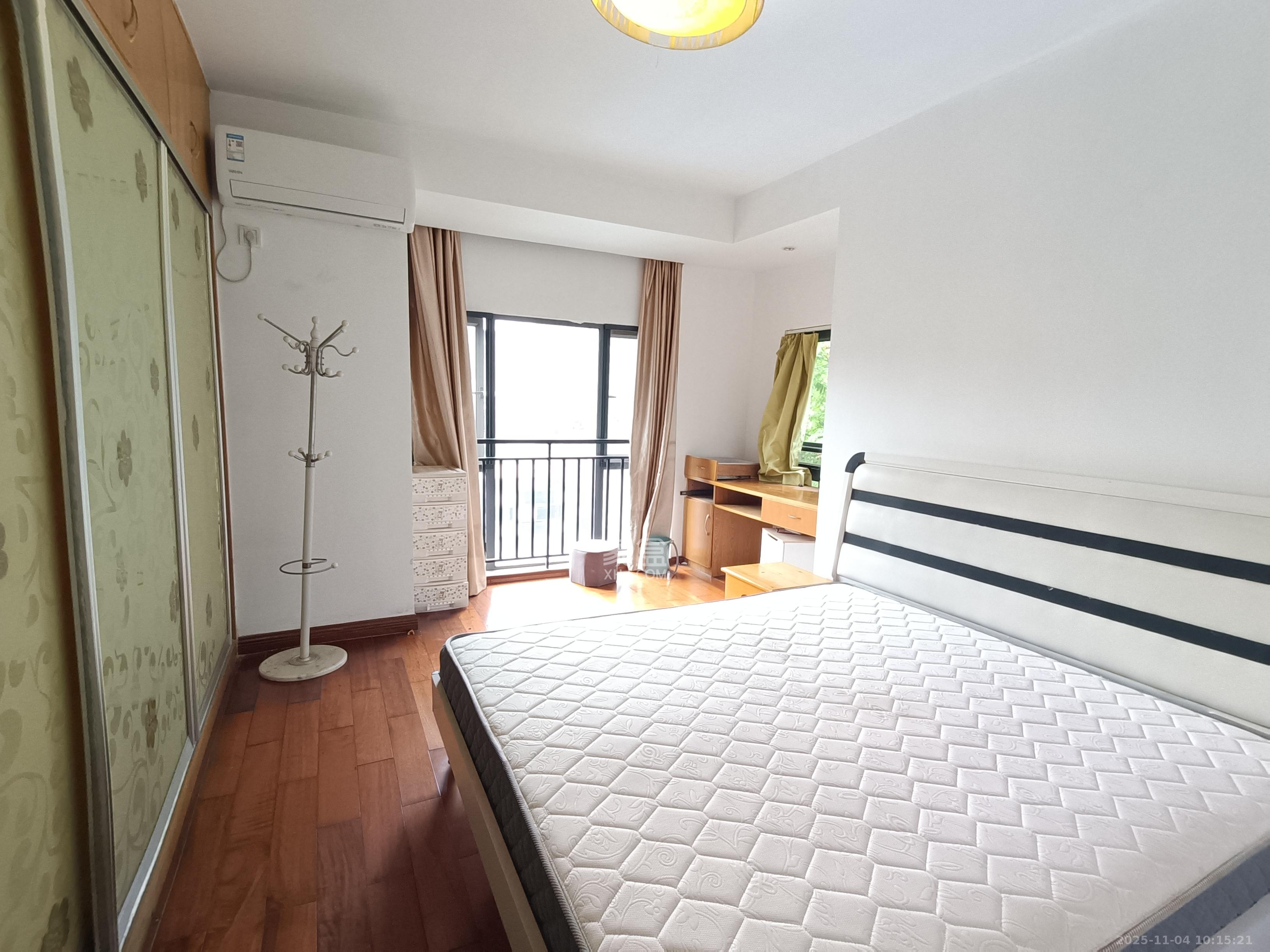 卓越蔚蓝海岸一期  2室2厅1卫    2100.0元/月室内图