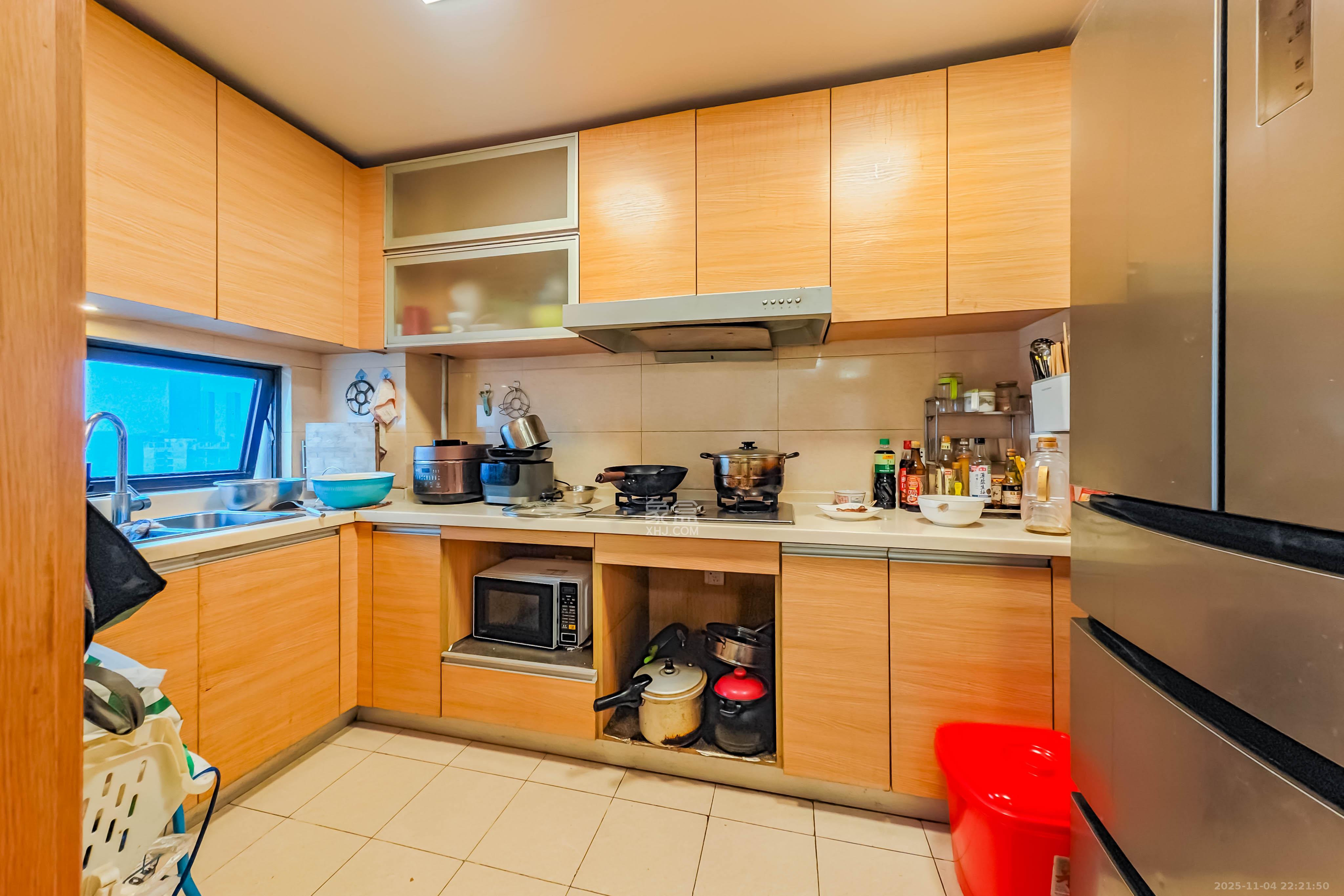 旭辉国际广场(永升商业广场) 4室2厅2卫 165.0万 旭辉国际广场(永升商业广场) 4室2厅2卫 165.0万厨房