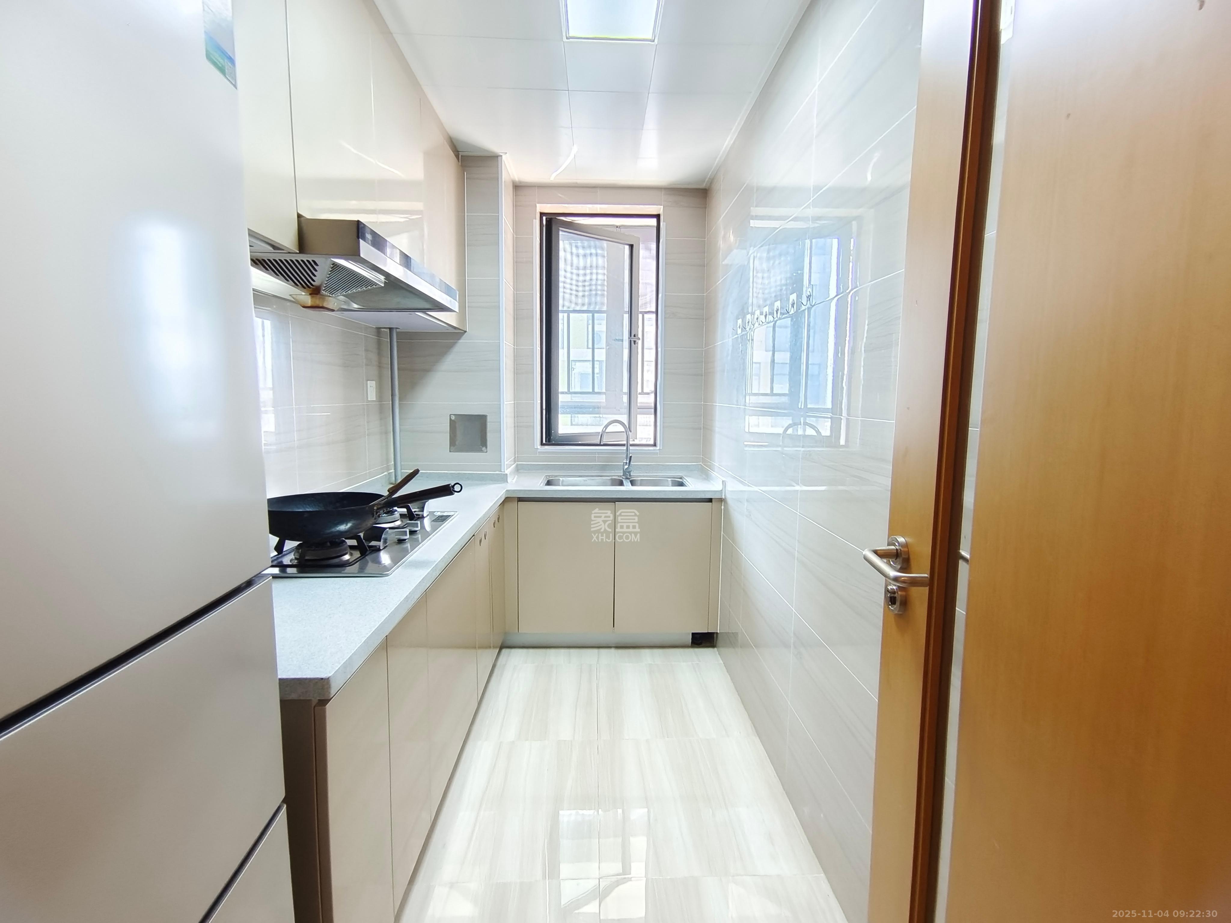 阳光100一期、四五期  3室2厅1卫    2800.0元/月室内图