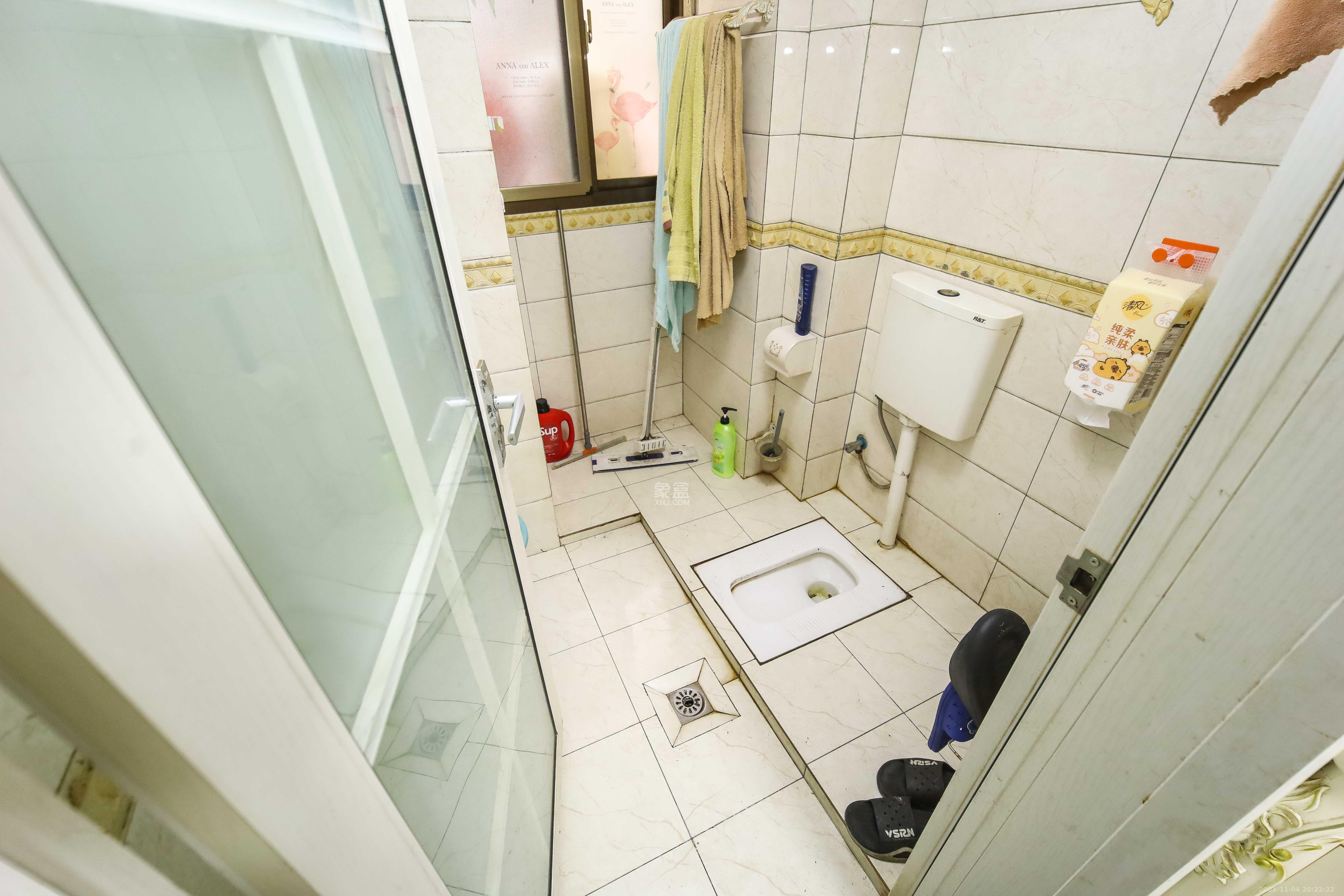 荷花园出租公司宿舍 3室1厅1卫 65.0万 荷花园出租公司宿舍 3室1厅1卫 65.0万卫生间