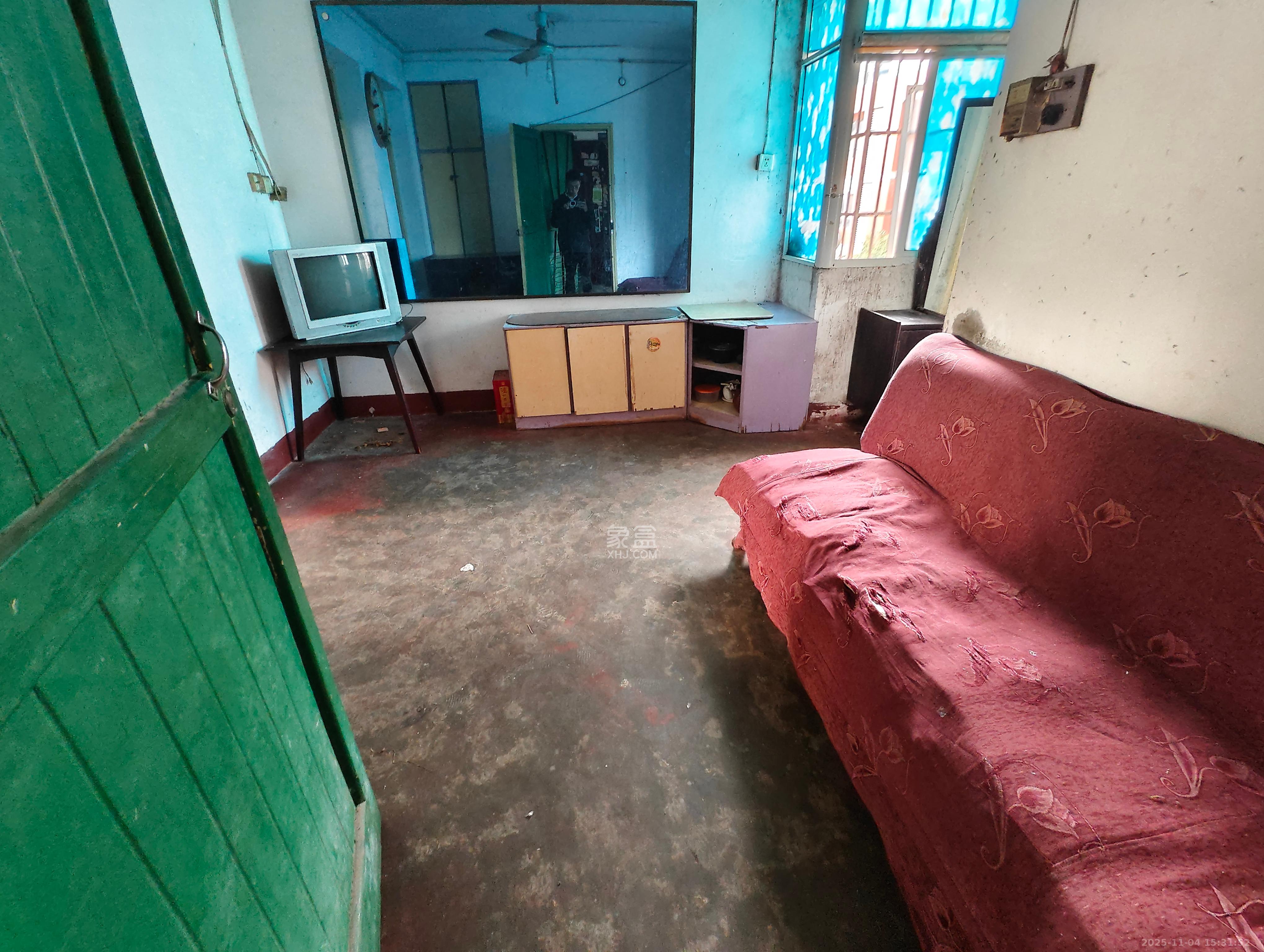 涂家冲社区（涂新小区、农商银行宿舍）  2室1厅1卫    1400.0元/月