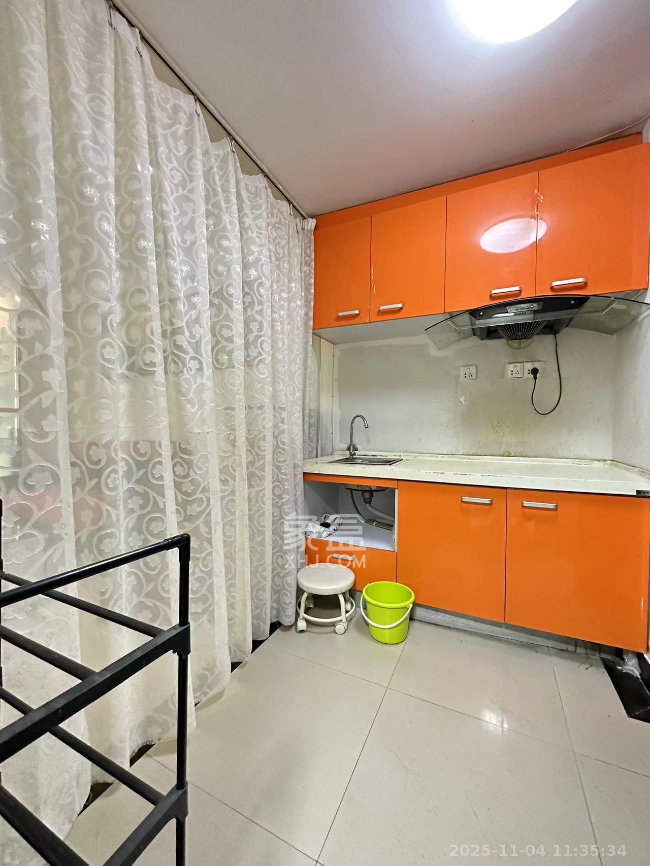 上城星座 1室1厅1卫 1500.0元/月 上城星座 1室1厅1卫 1500.0元/月室内图