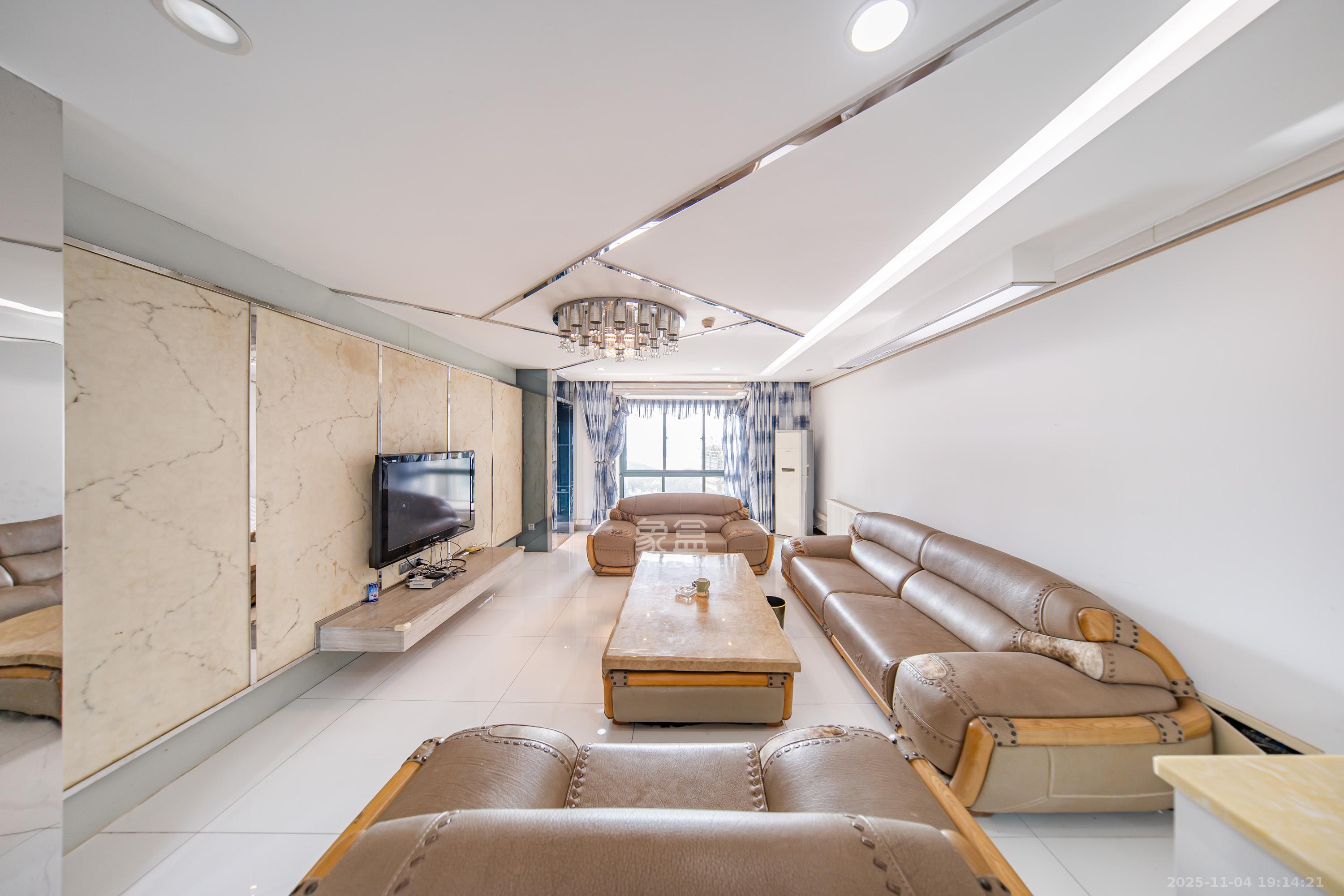 华盛新外滩  4室2厅2卫    218.0万