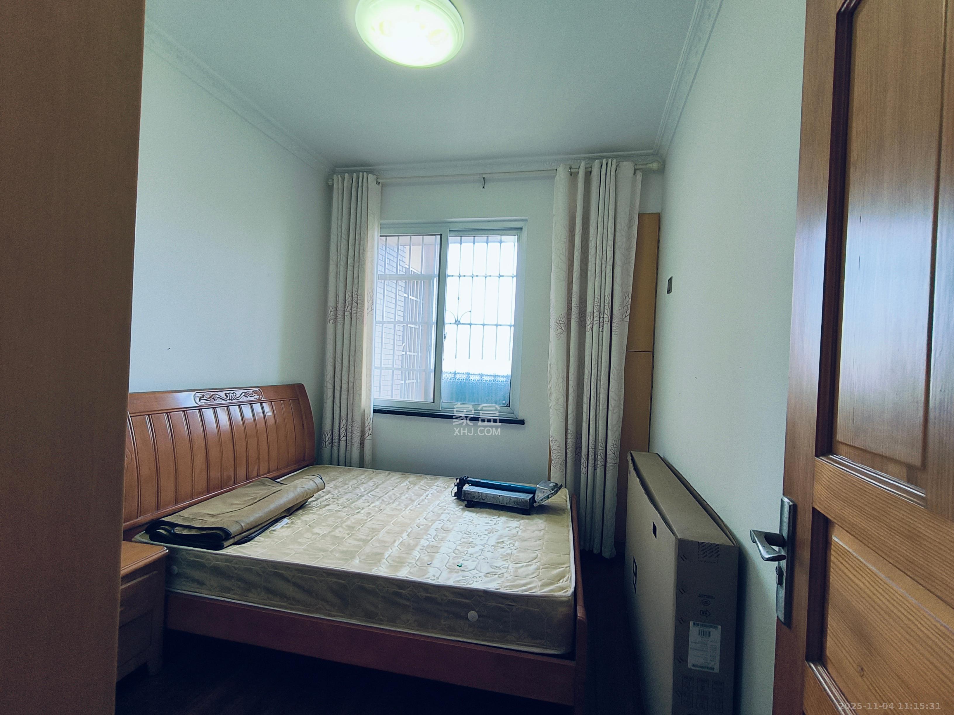 三景国际  4室2厅2卫    1800.0元/月室内图