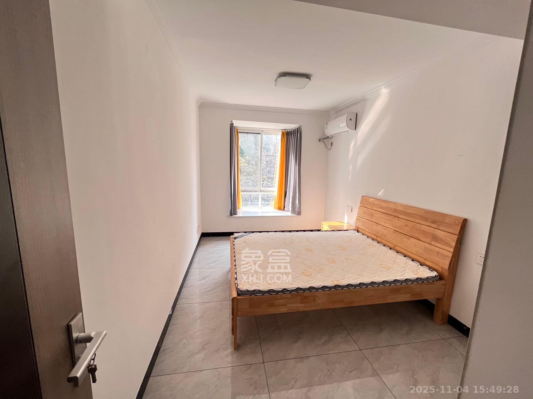 枫华府第  3室2厅2卫    2000.0元/月室内图