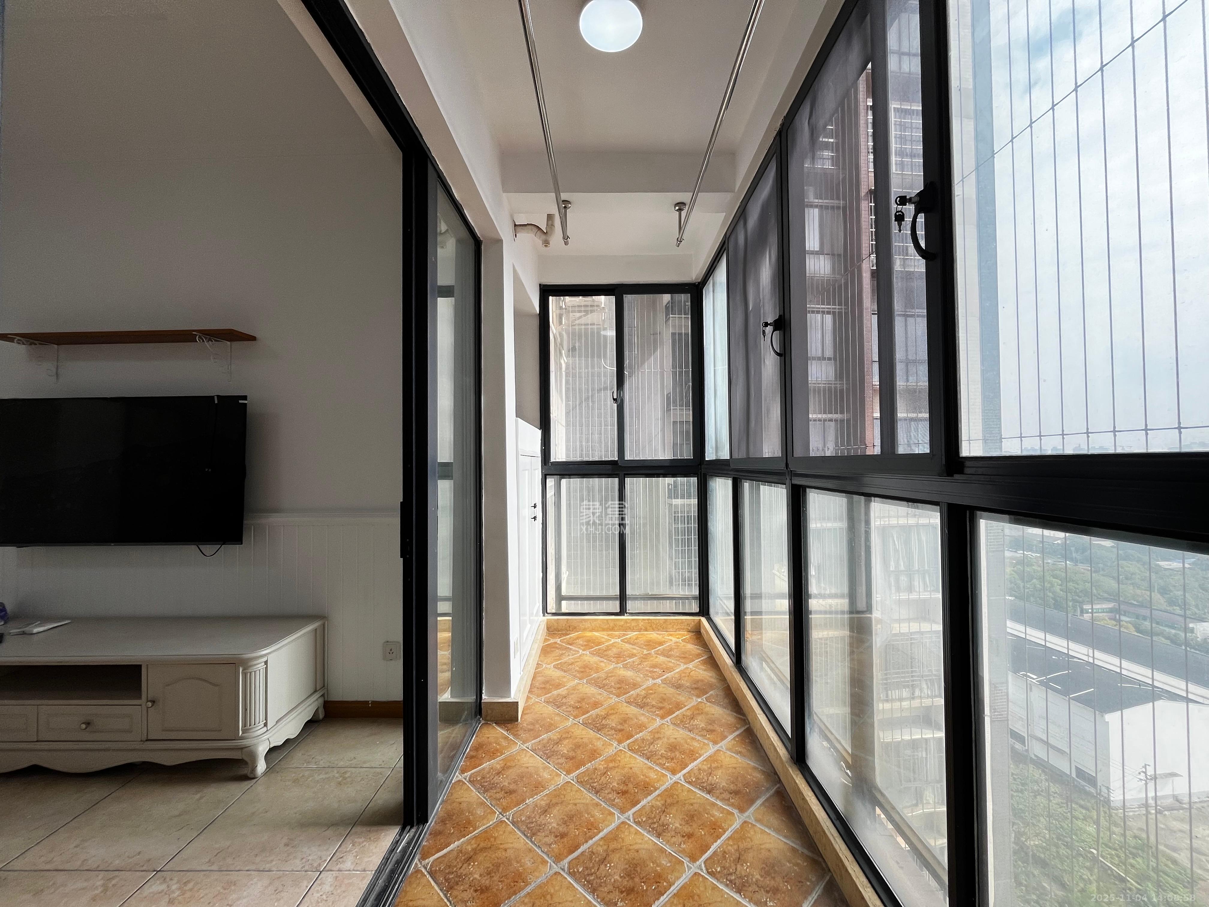 城南故事家园  3室2厅1卫    2300.0元/月室内图