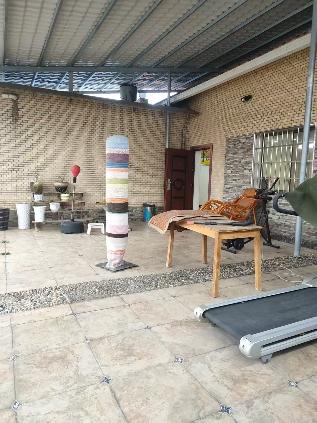 三中教师村 6室2厅3卫 95.8万 三中教师村 6室2厅3卫 95.8万客厅