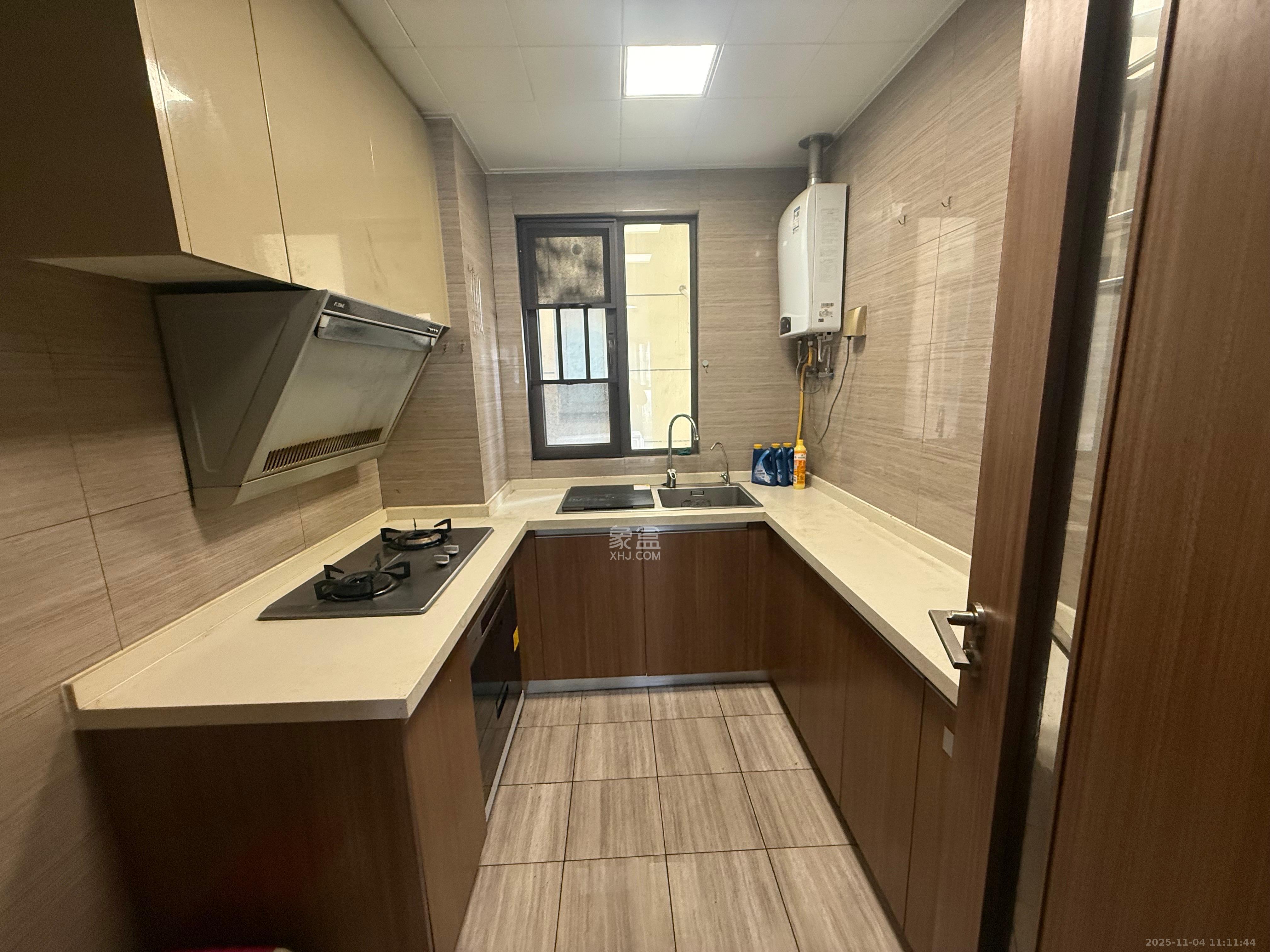 阳光城尚东湾蜜桃园 4室2厅2卫 2800.0元/月 阳光城尚东湾蜜桃园 4室2厅2卫 2800.0元/月室内图