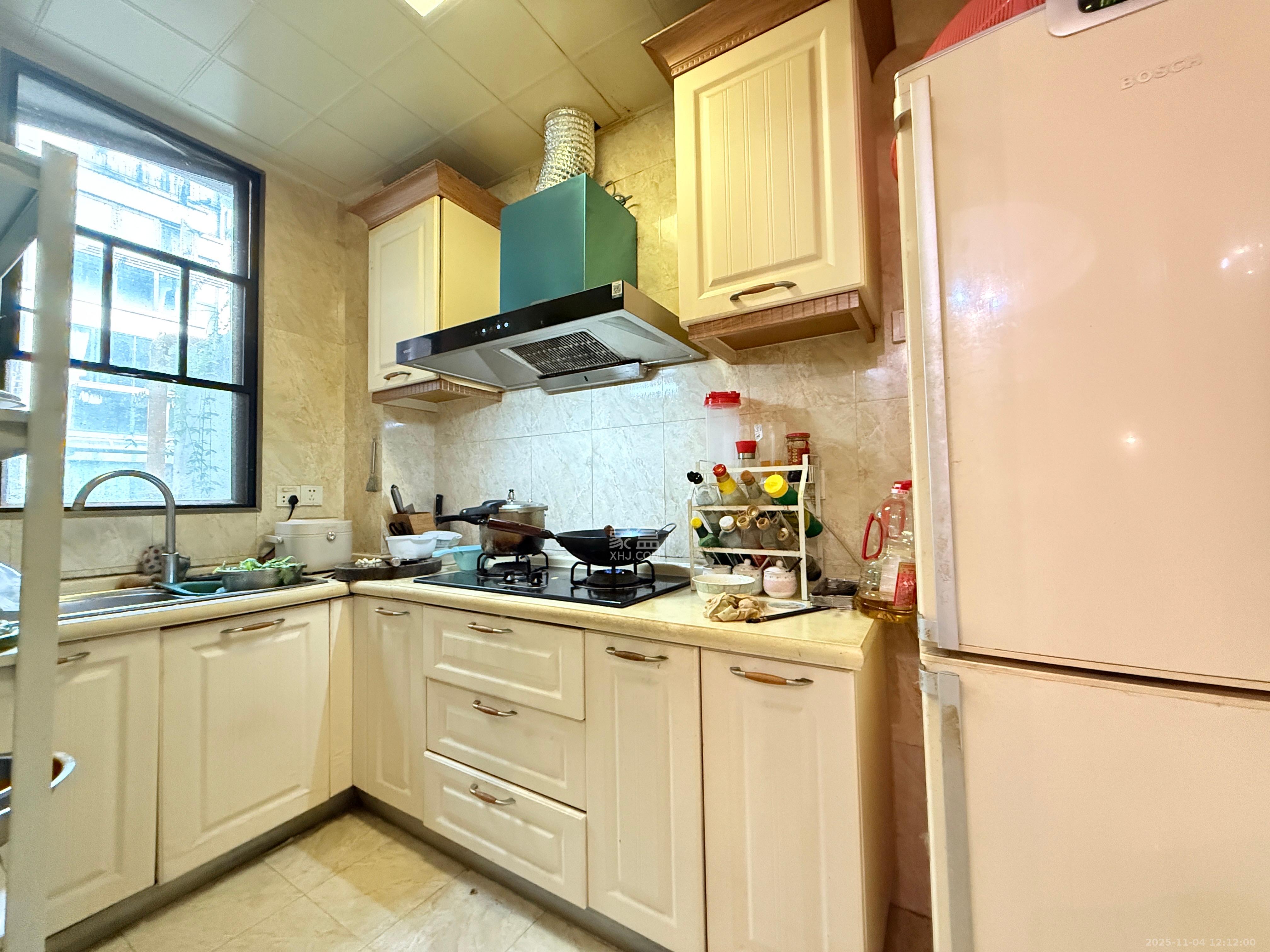 西街花园  3室2厅2卫    4300.0元/月室内图