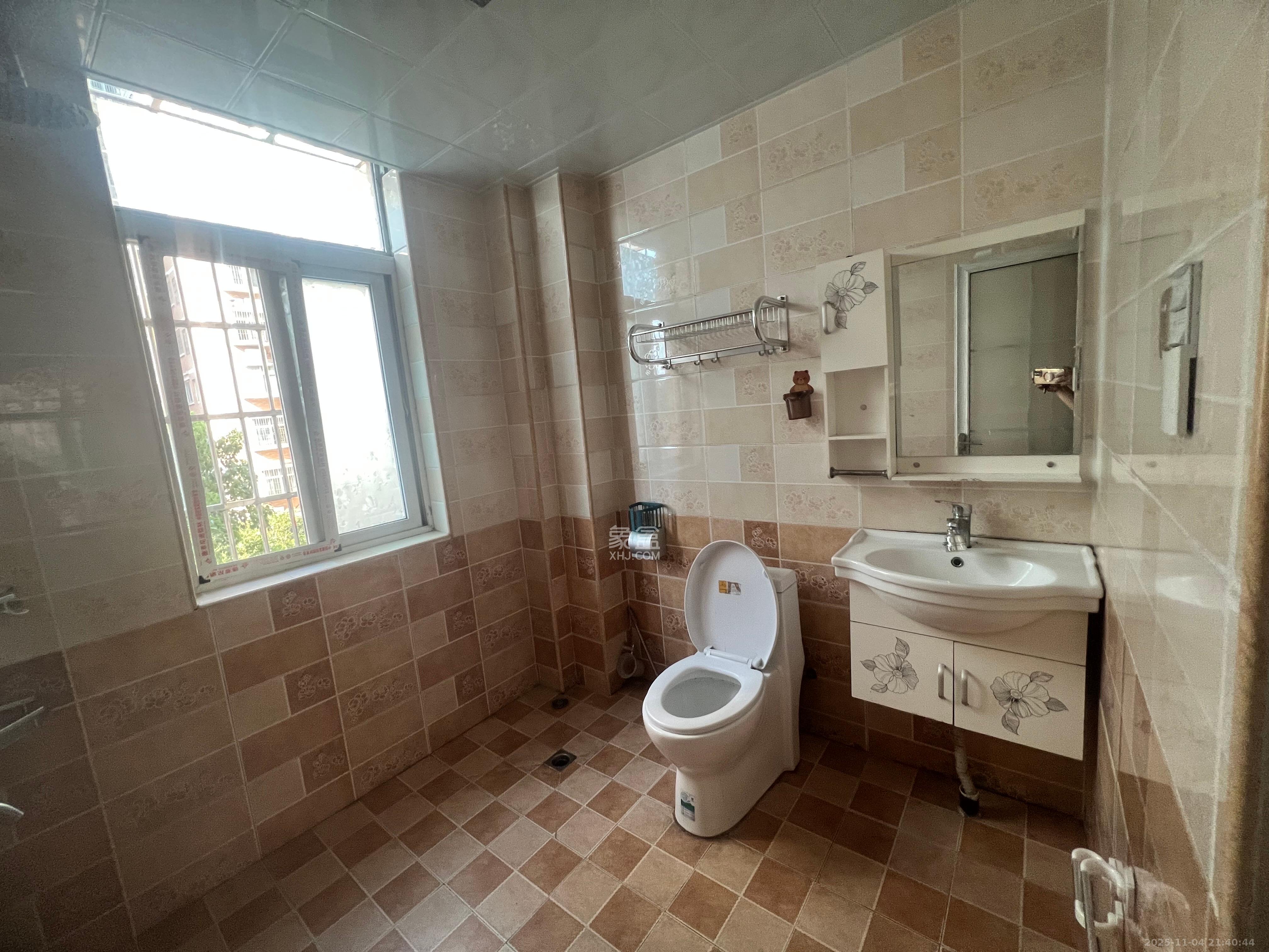 星城国际  3室2厅2卫    1800.0元/月室内图