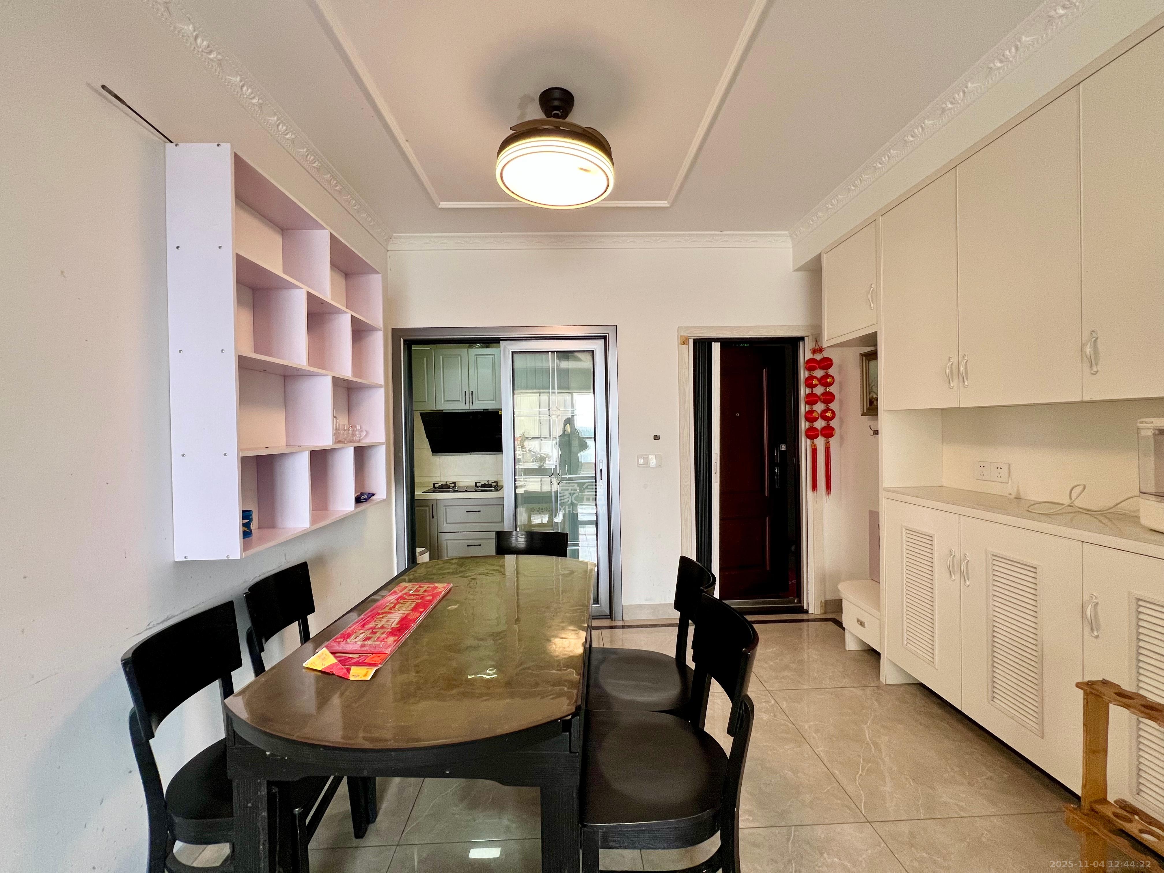 钱隆世家  3室2厅2卫    2200.0元/月室内图