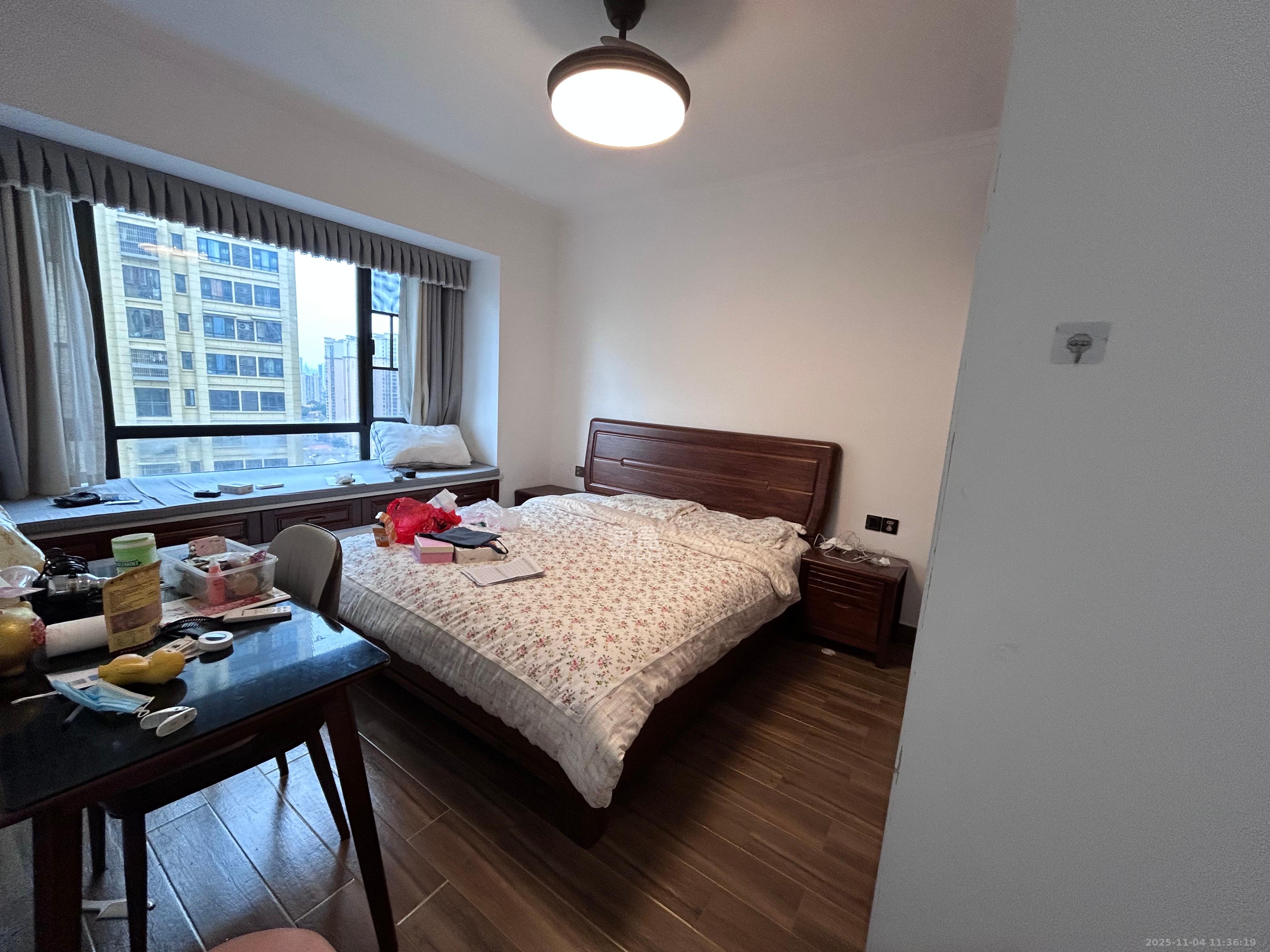 星城春晓  3室2厅2卫    2400.0元/月室内图