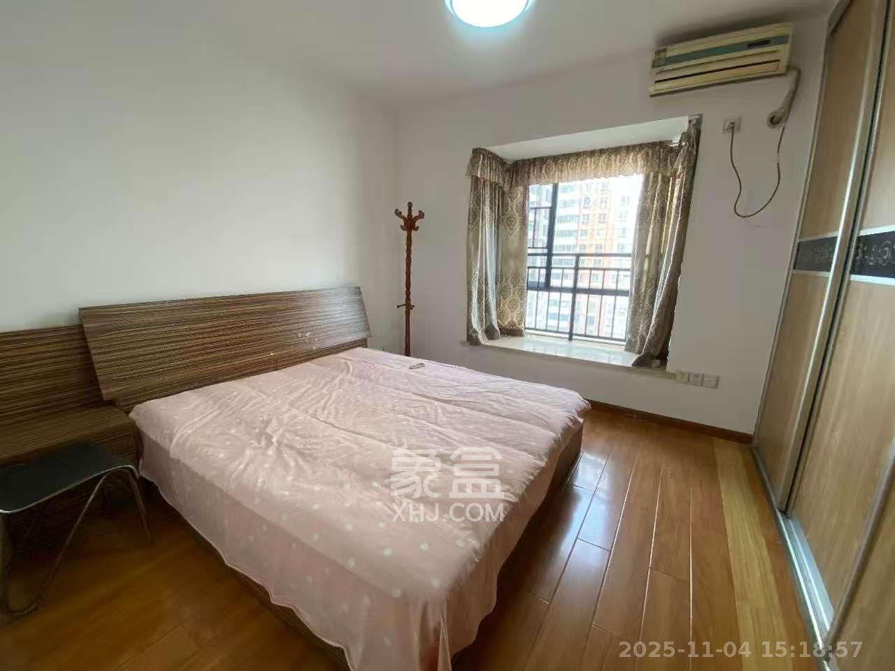 山水华景  2室2厅1卫    2200.0元/月室内图