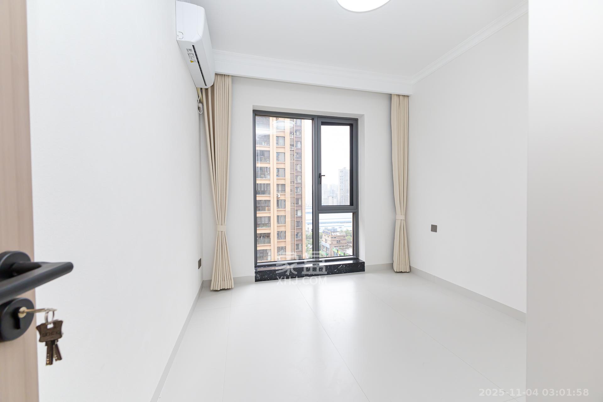 润和又一城  4室2厅2卫    135.8万卧室