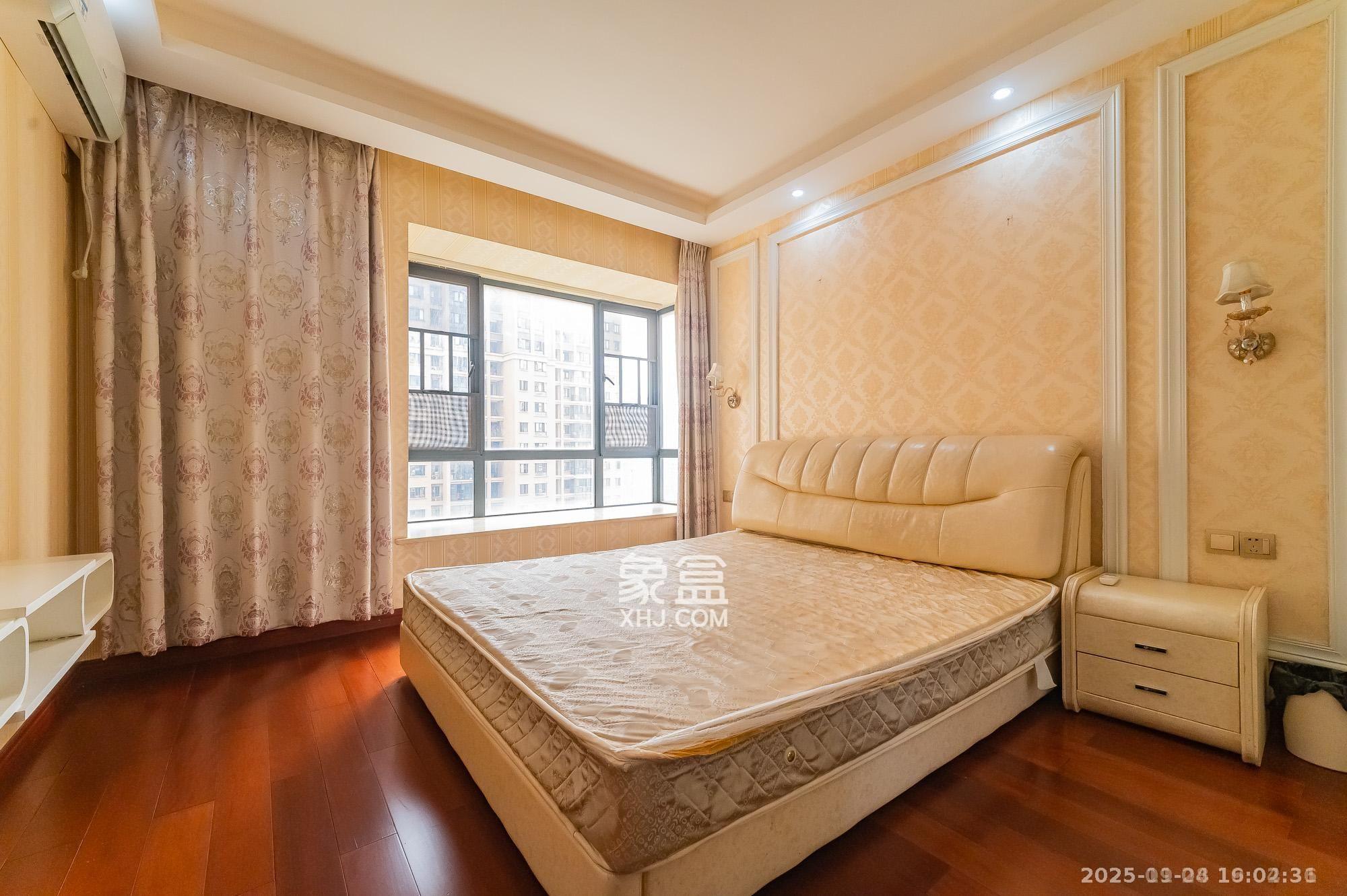 深业睿城  5室2厅2卫    3000.0元/月室内图