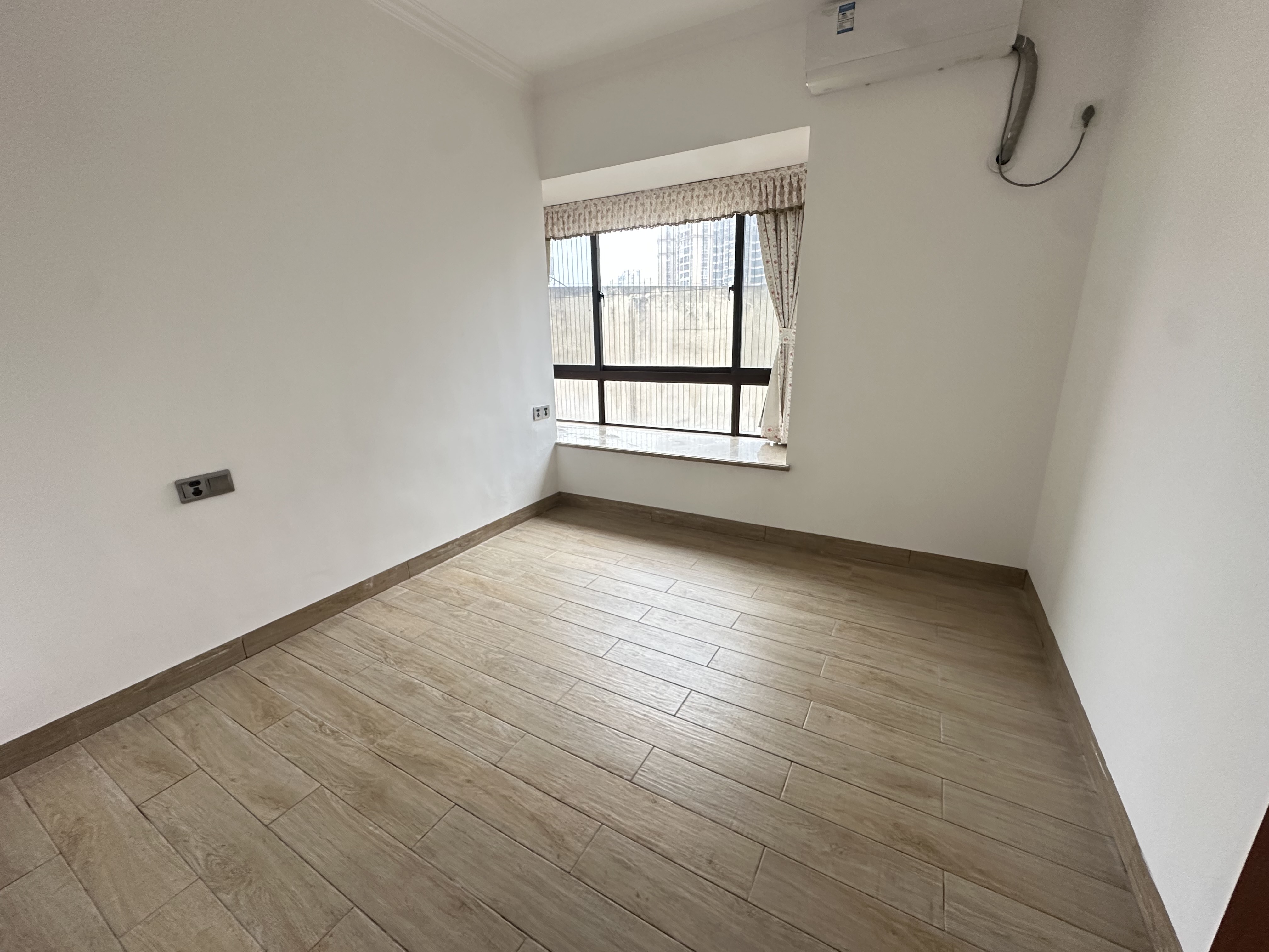 紫园D区 2室2厅1卫 225.0万 紫园D区 2室2厅1卫 225.0万客厅