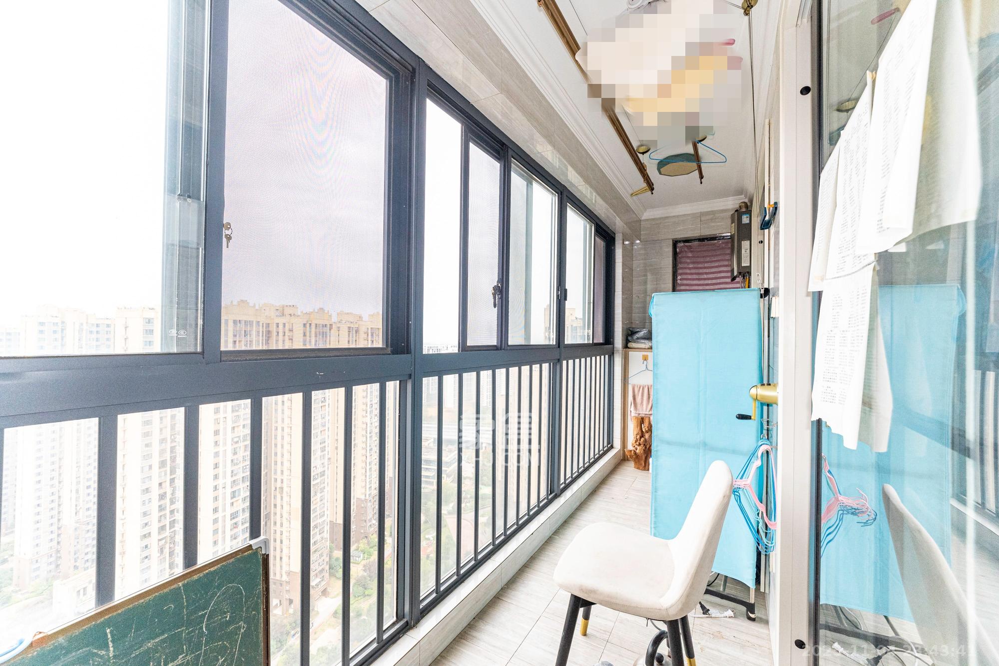 荣盛花语城  3室2厅2卫    79.8万阳台