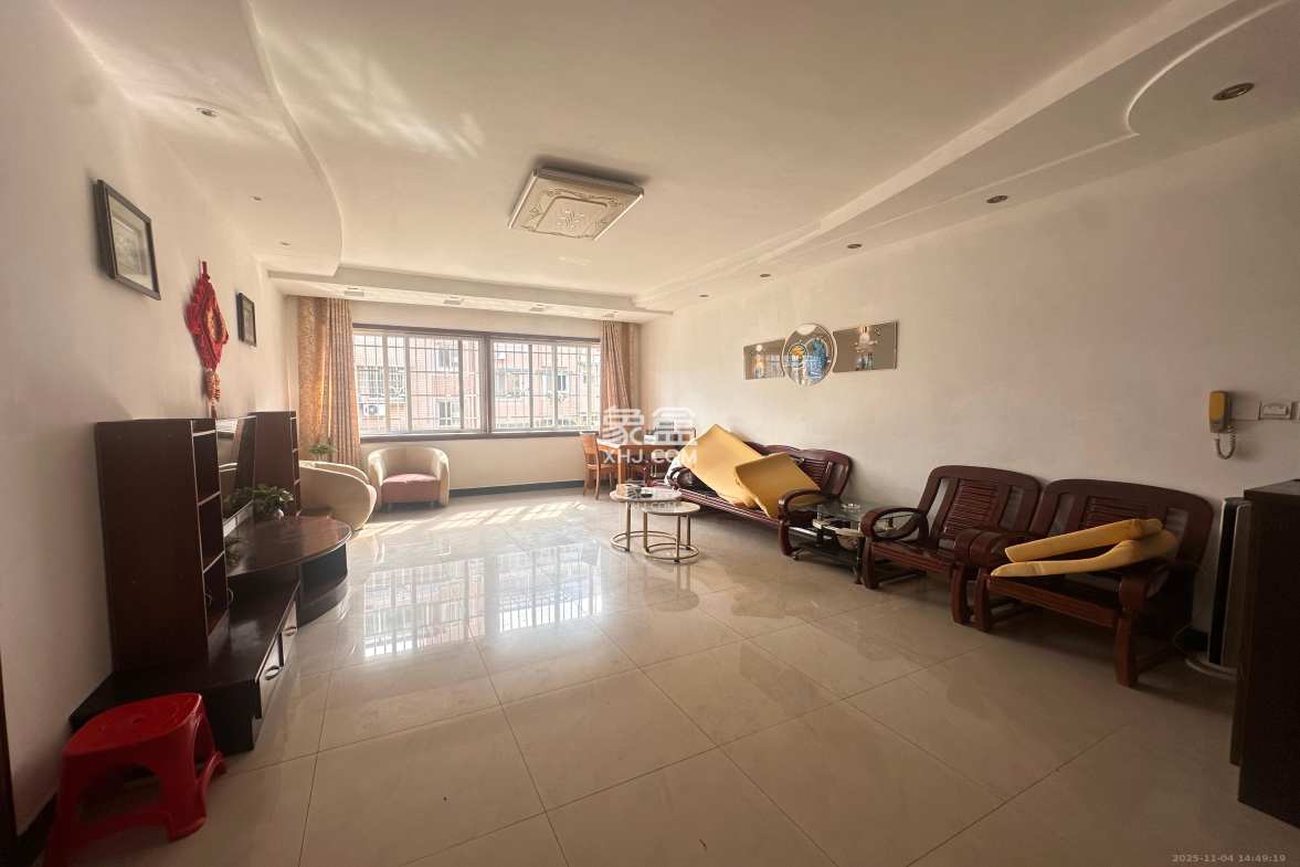 荷花园小区(安置房小区) 3室2厅1卫 2200.0元/月 荷花园小区(安置房小区) 3室2厅1卫 2200.0元/月室内图