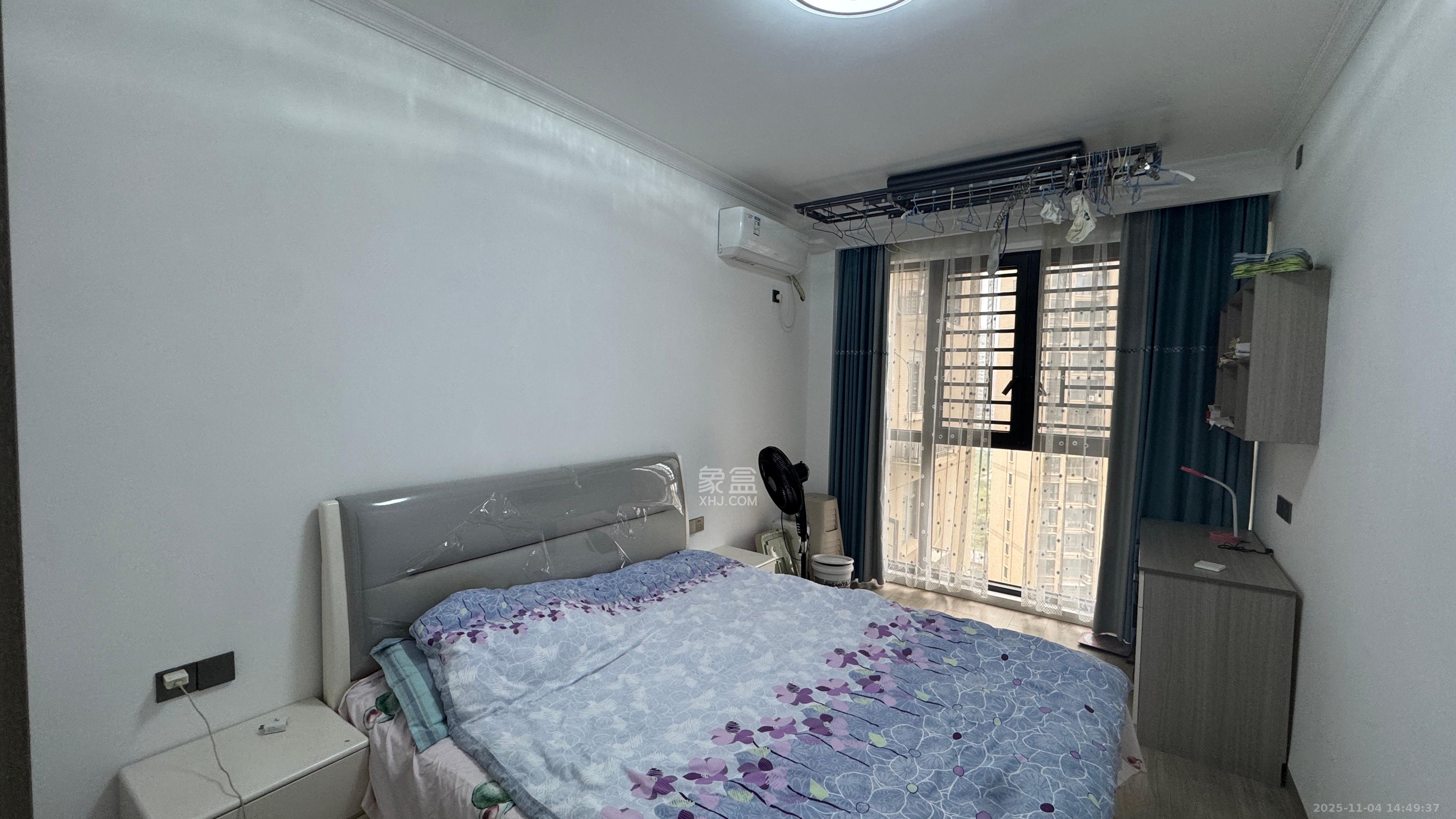 百合御都  3室2厅2卫    65.8万客厅