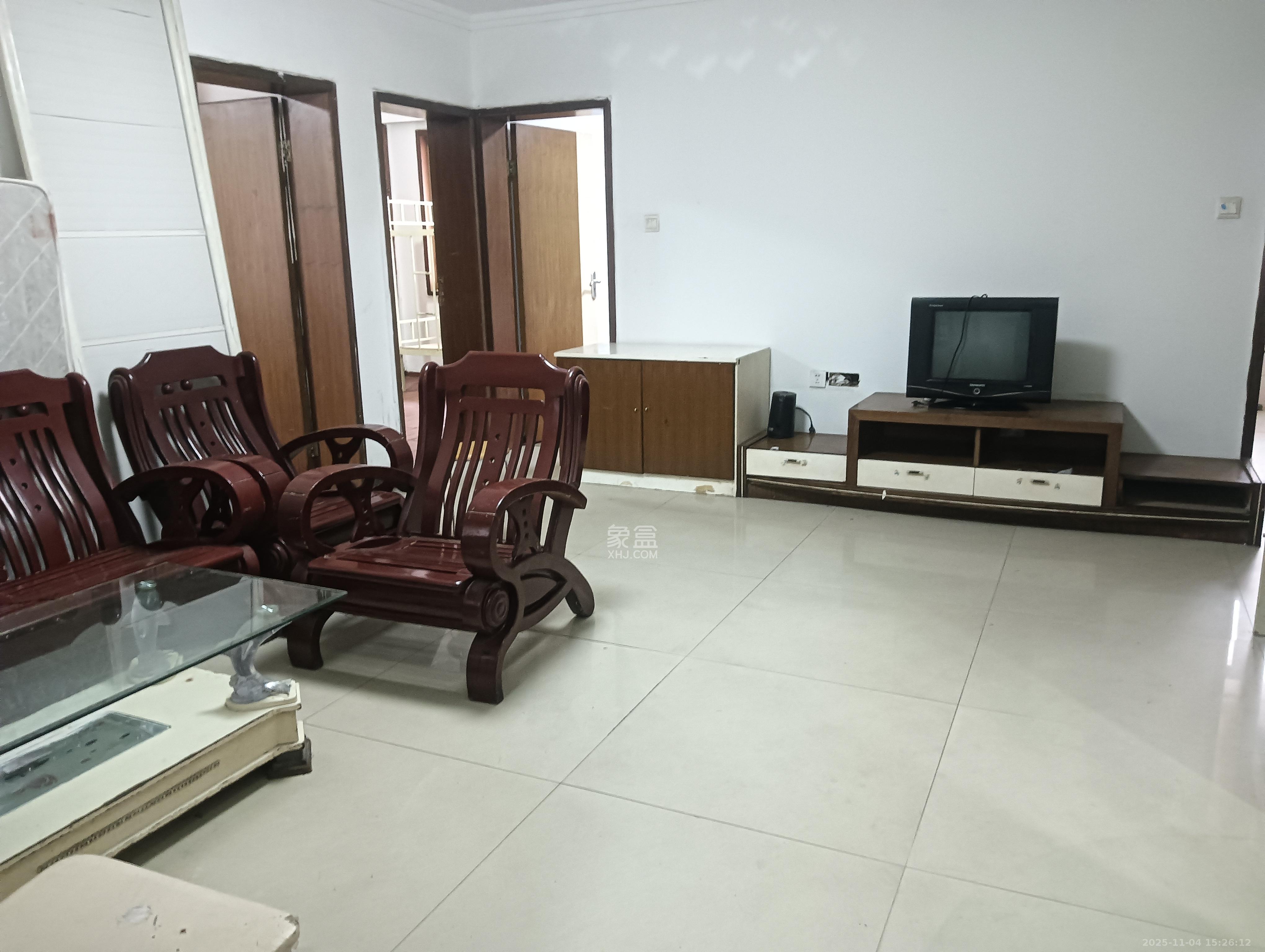 坡子街综合楼  3室1厅1卫    2800.0元/月室内图