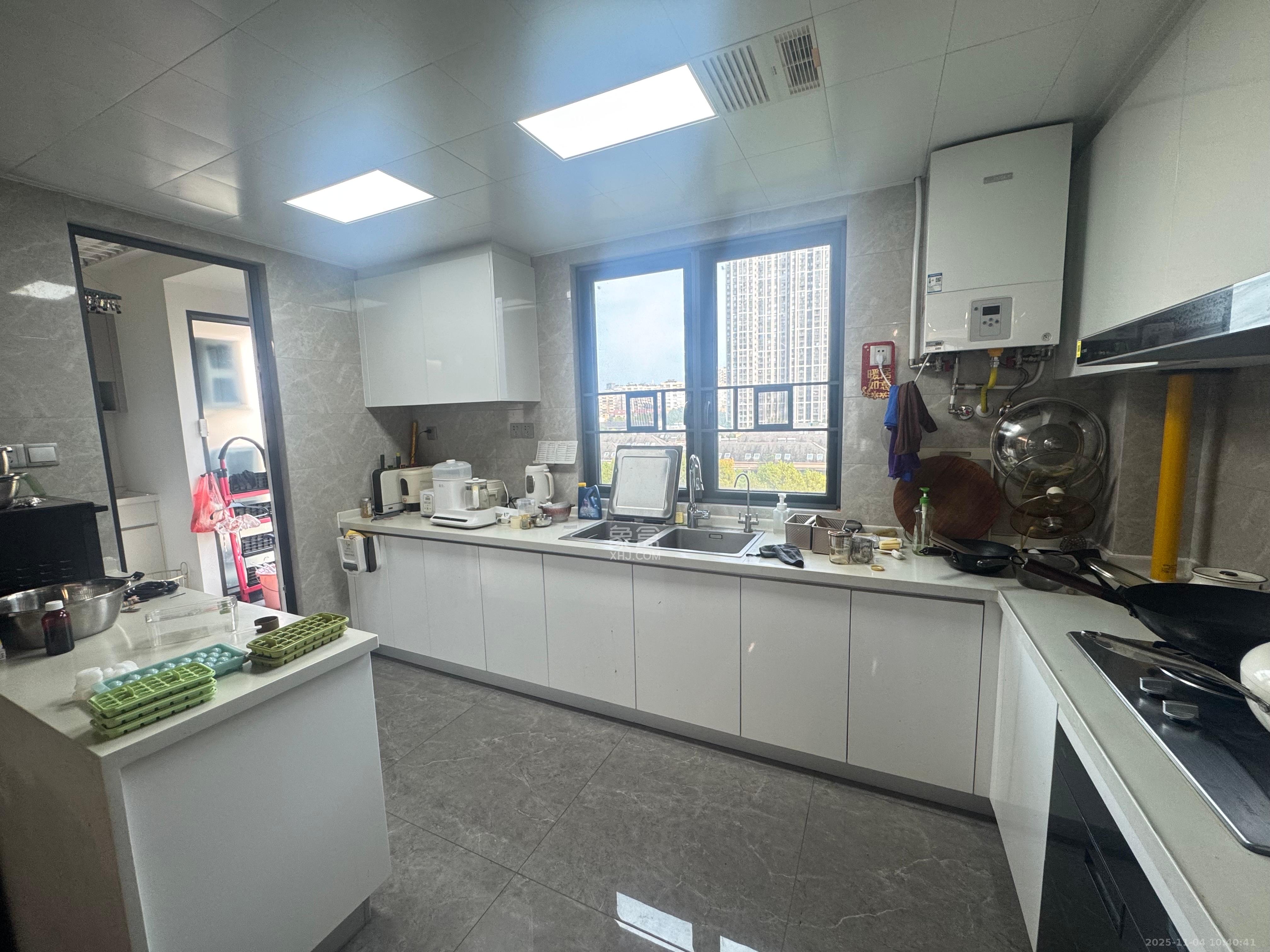 中海阅溪府 4室1厅2卫 6000.0元/月 中海阅溪府 4室1厅2卫 6000.0元/月室内图