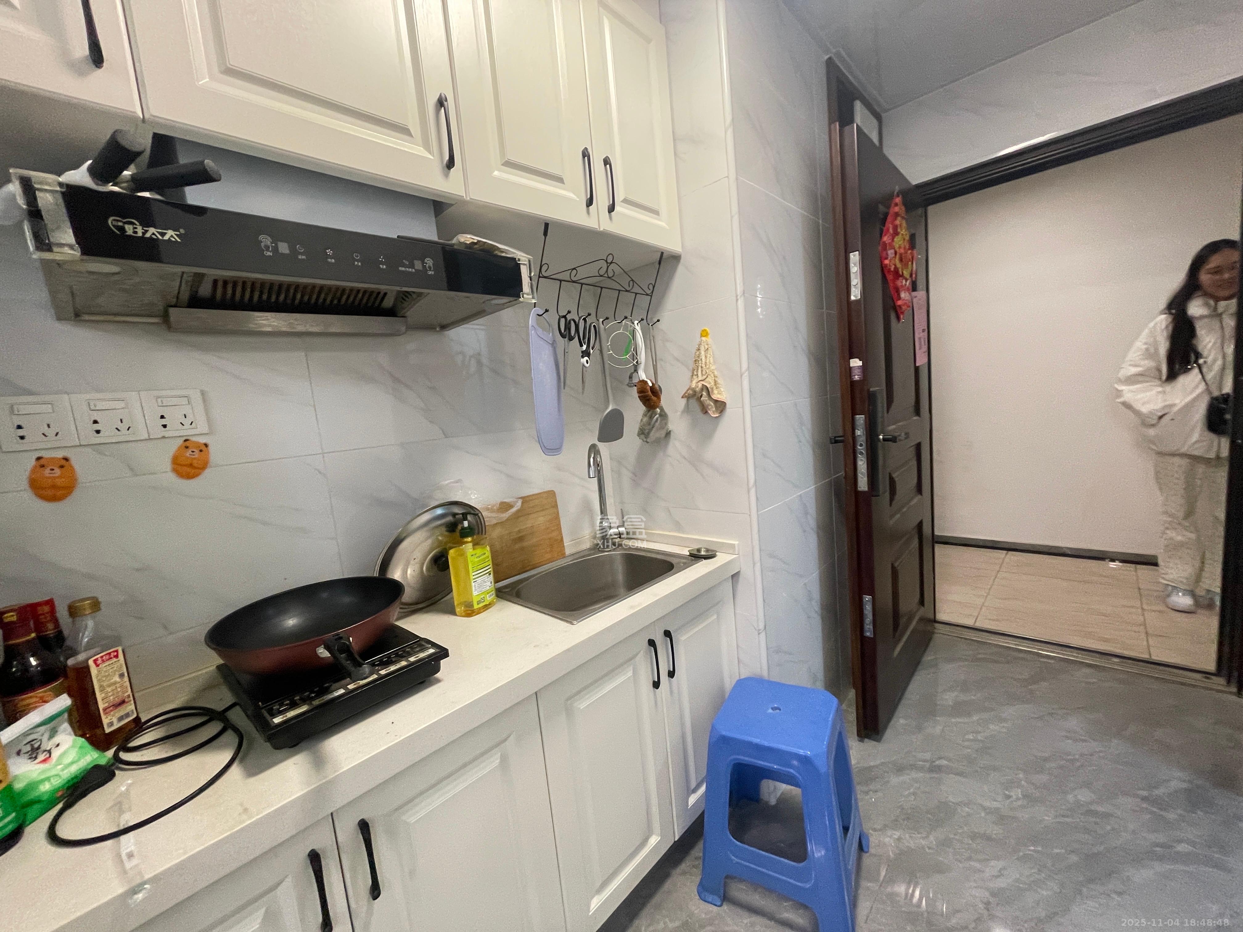 万润时光里  1室0厅0卫    1600.0元/月室内图