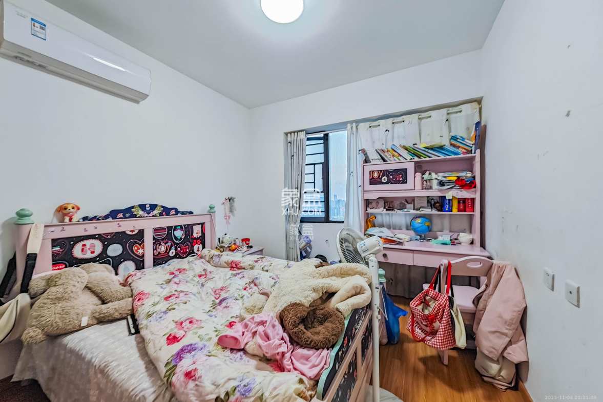 旭辉国际广场(永升商业广场) 4室2厅2卫 165.0万 旭辉国际广场(永升商业广场) 4室2厅2卫 165.0万卧室