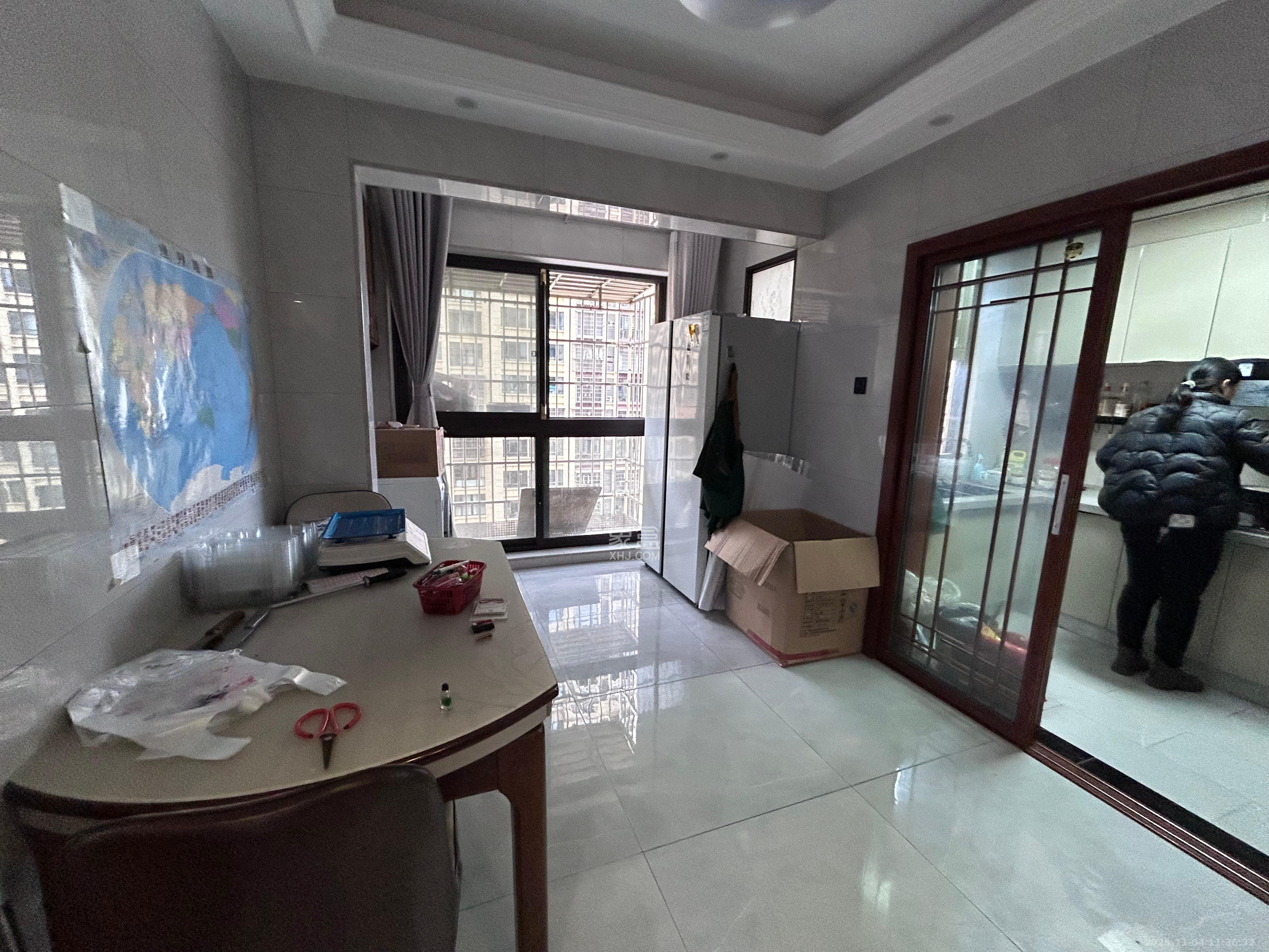 星城春晓 3室2厅2卫 2400.0元/月 星城春晓 3室2厅2卫 2400.0元/月室内图