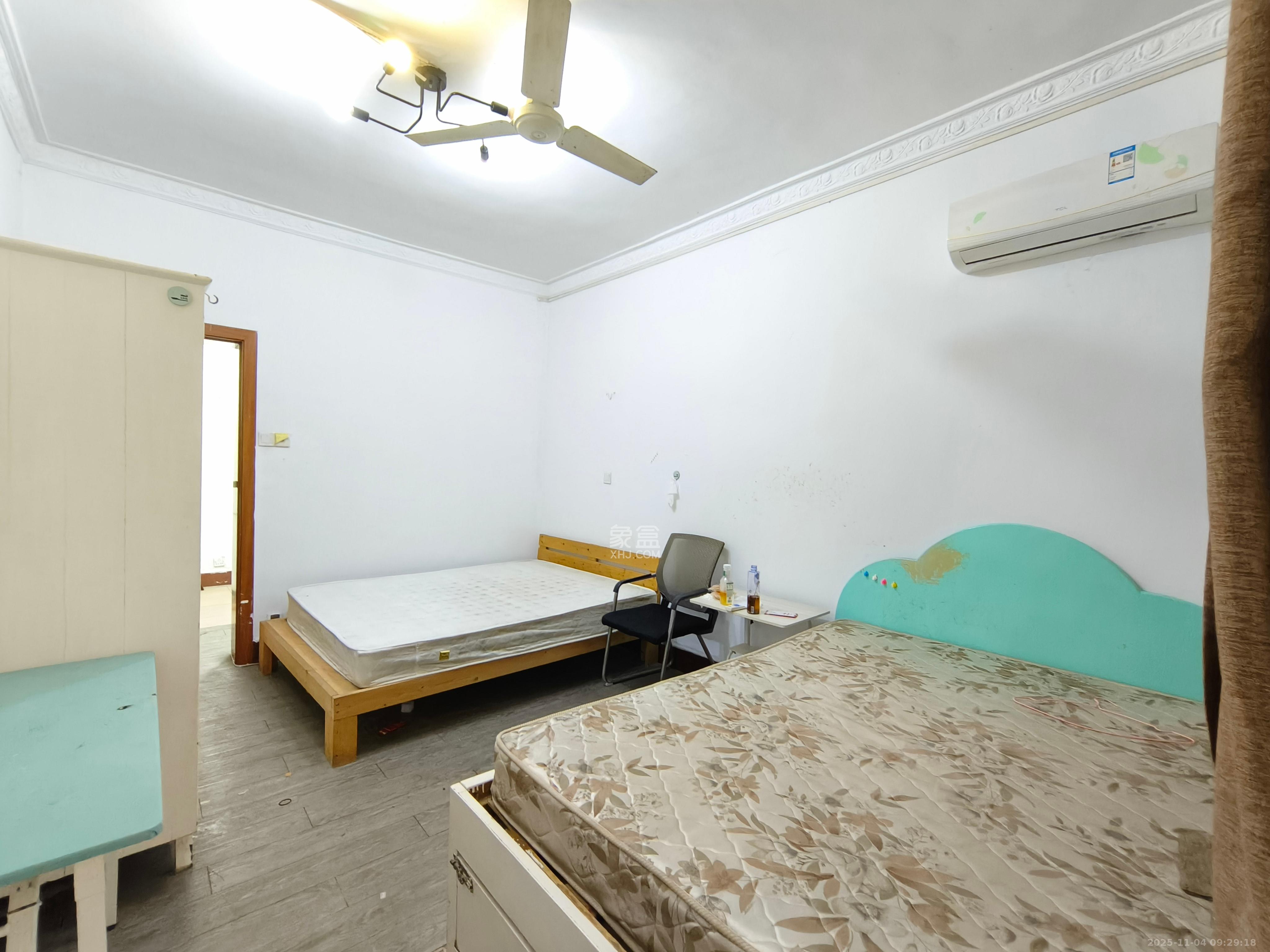 民主后街（西街）散盘  3室1厅1卫    1900.0元/月