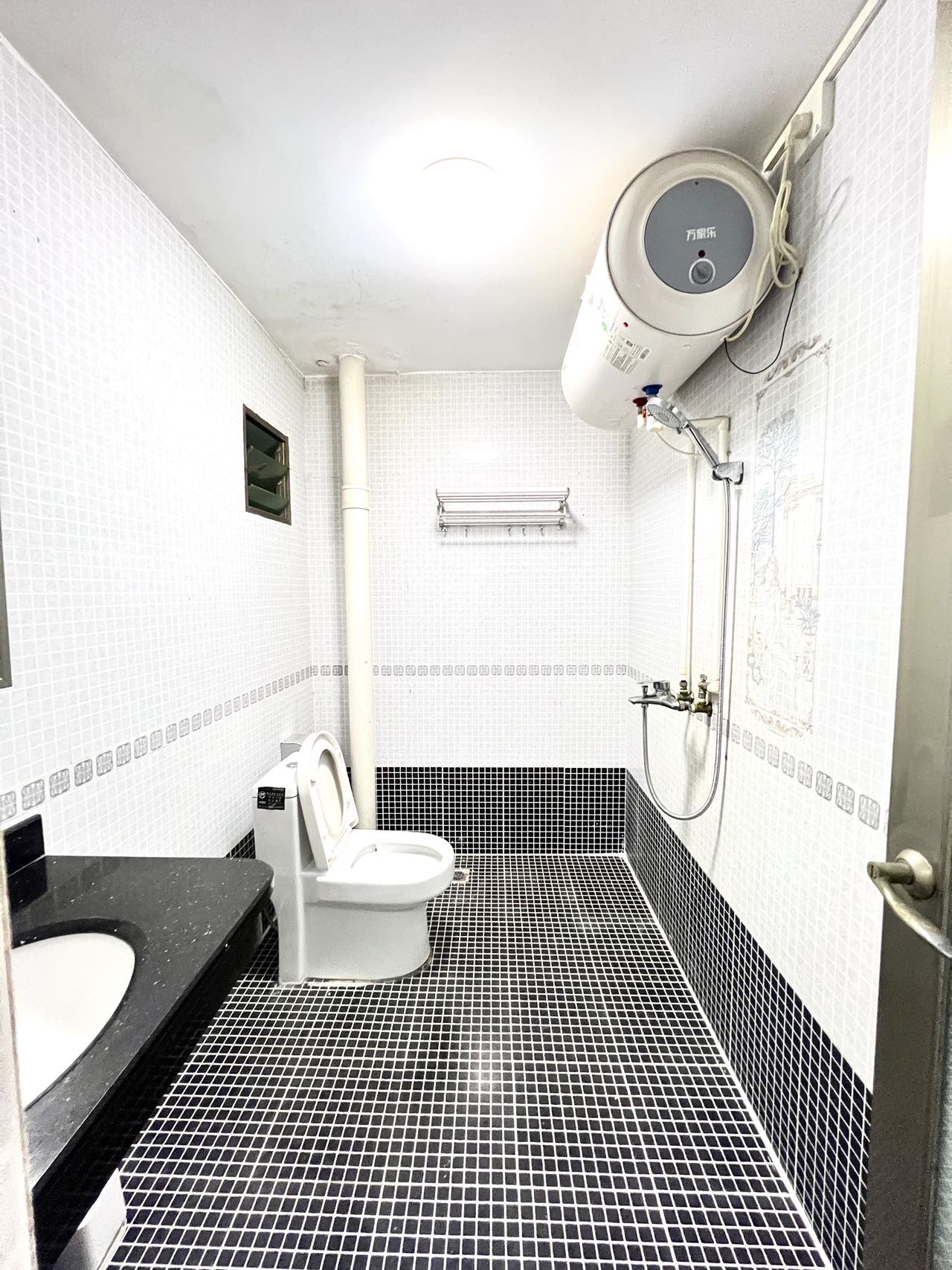 玉龙湾  5室2厅1卫    3300.0元/月室内图