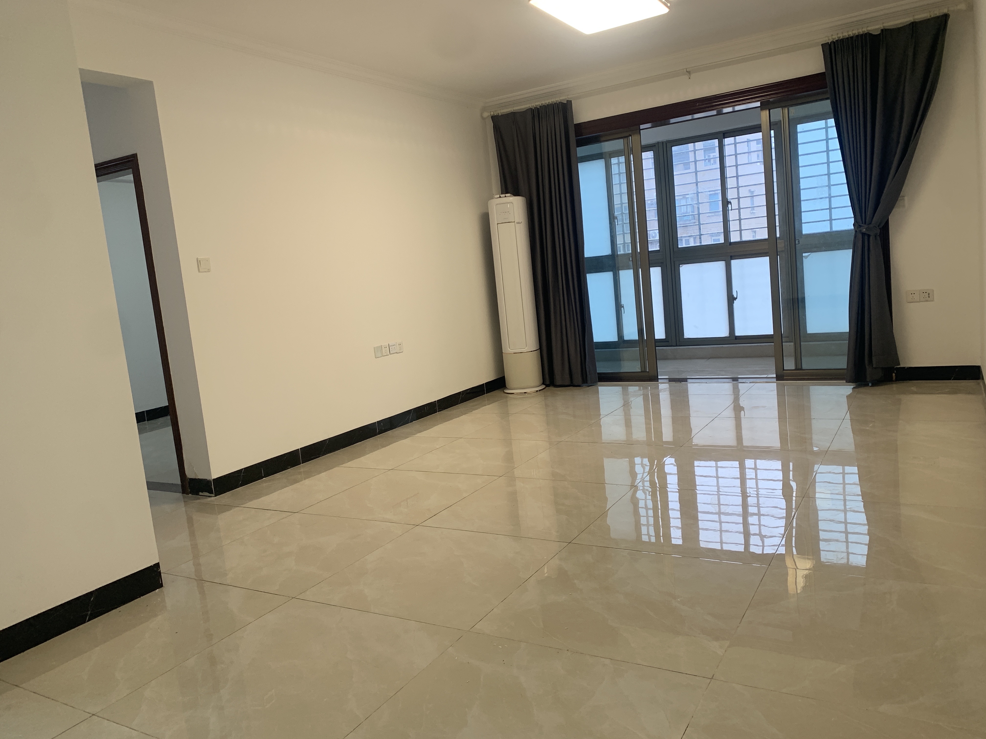 润龙花园  3室2厅2卫    3800.0元/月室内图