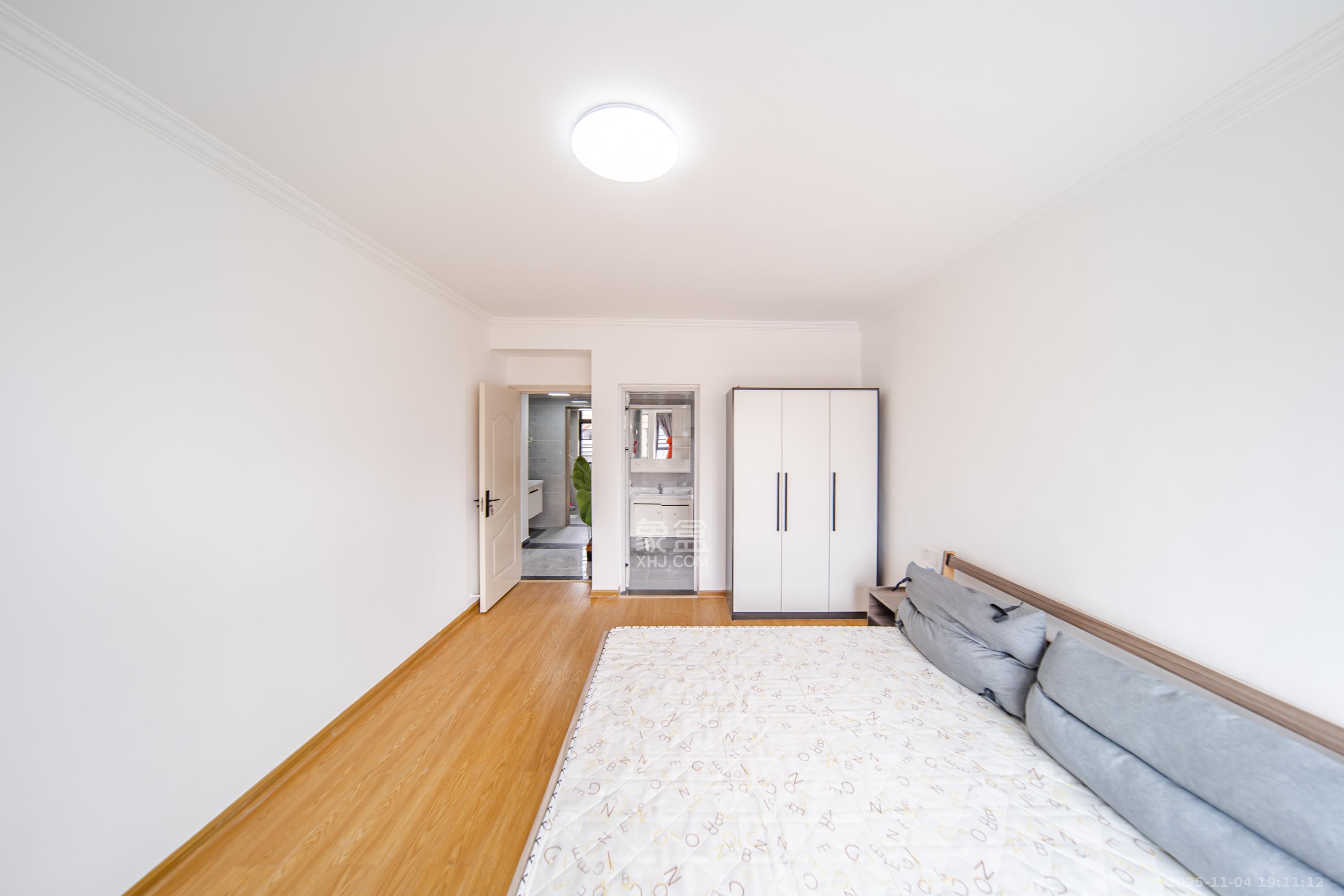 天健城 4室2厅2卫 210.0万 天健城 4室2厅2卫 210.0万卧室