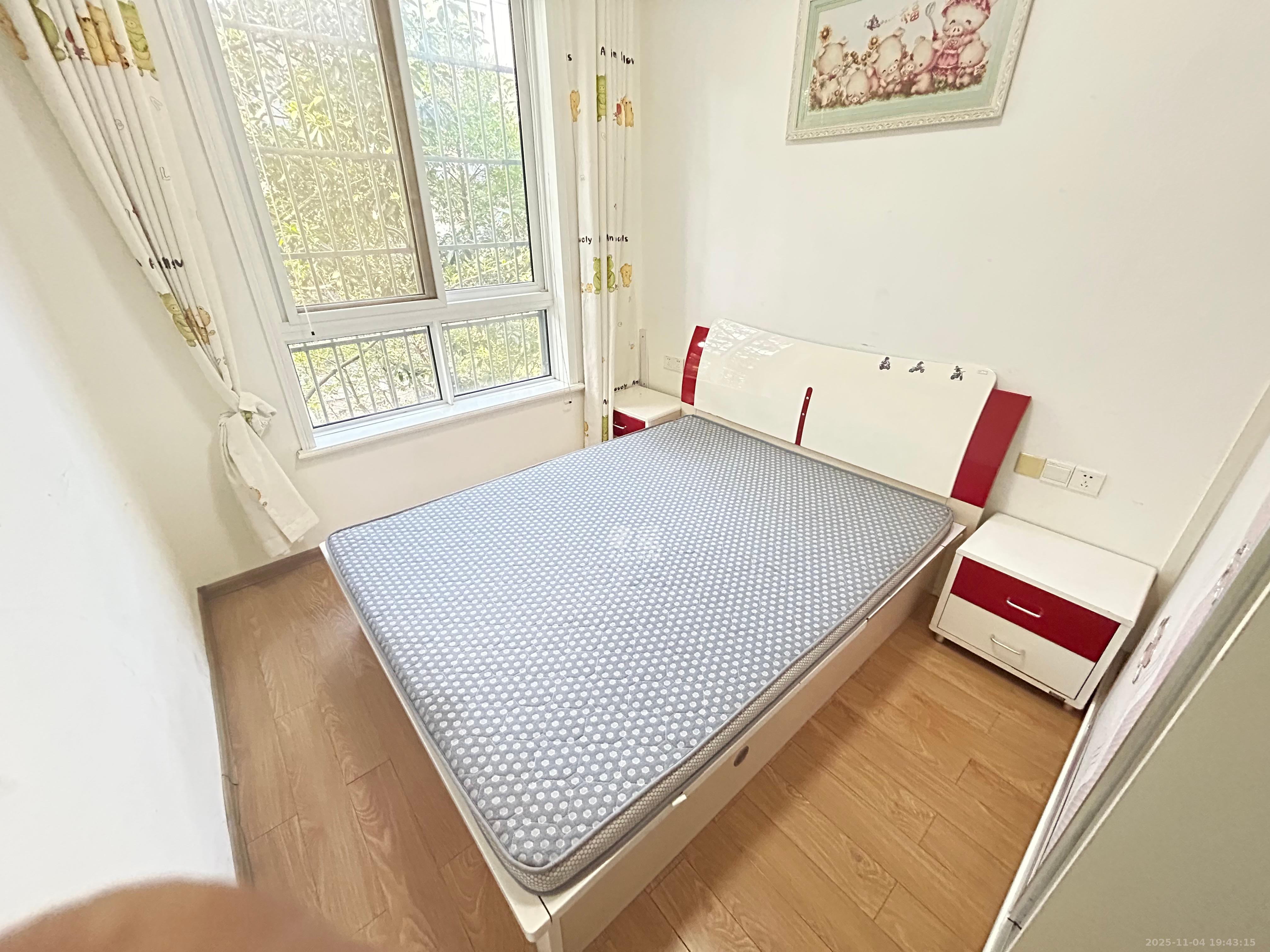 山水湾  3室2厅0卫    1800.0元/月室内图