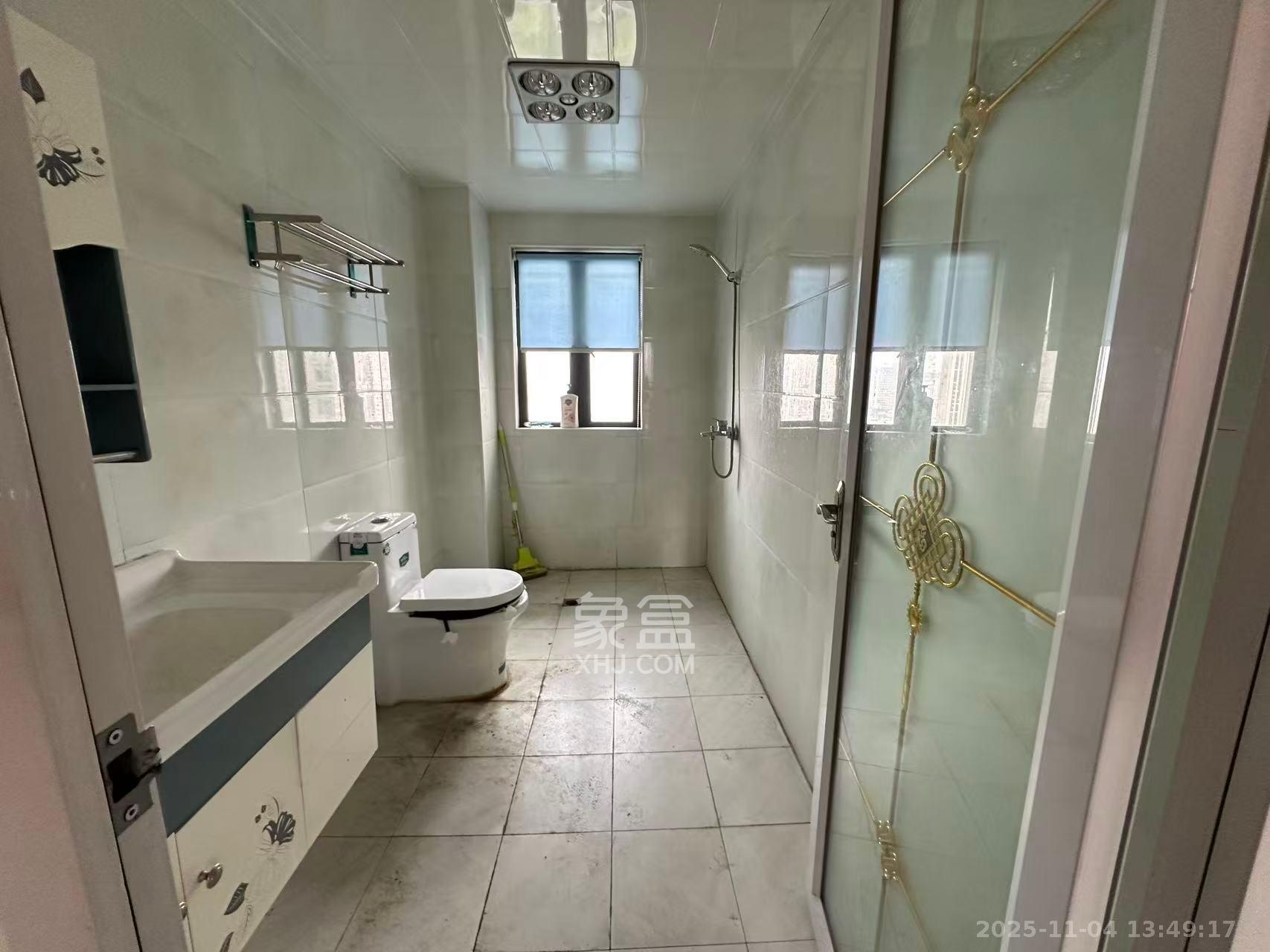 长房天翼未来城  3室2厅2卫    4000.0元/月室内图