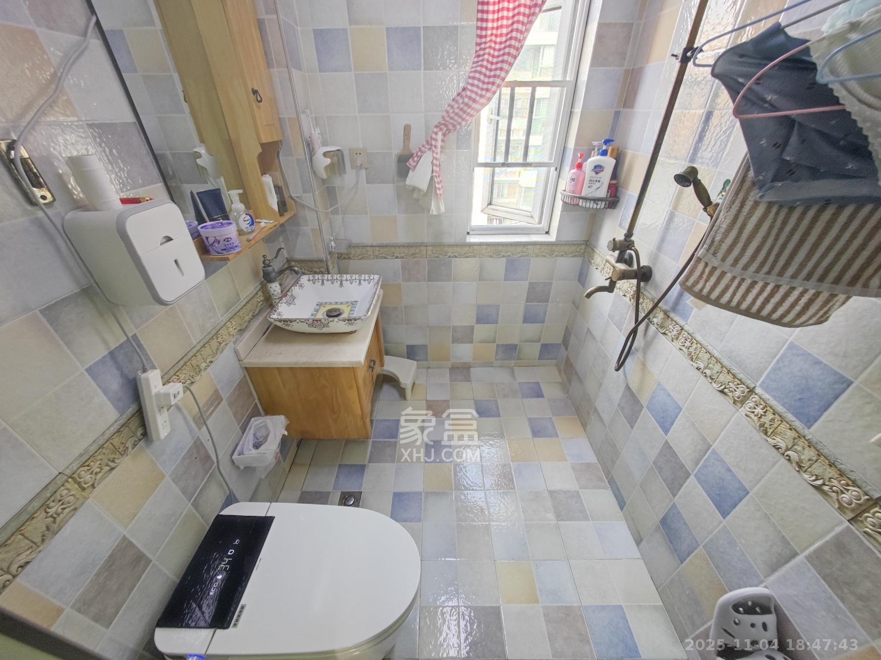 华银天际 3室2厅2卫 70.0万 华银天际 3室2厅2卫 70.0万卫生间