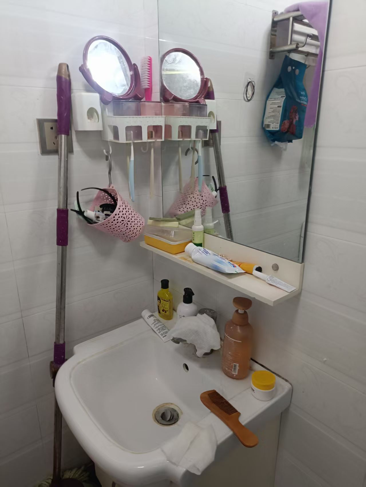 东方豪苑 1室1厅1卫 800.0元/月 东方豪苑 1室1厅1卫 800.0元/月室内图