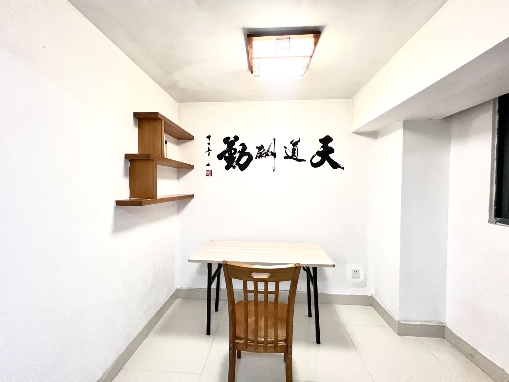 玉龙湾  5室2厅1卫    3300.0元/月室内图