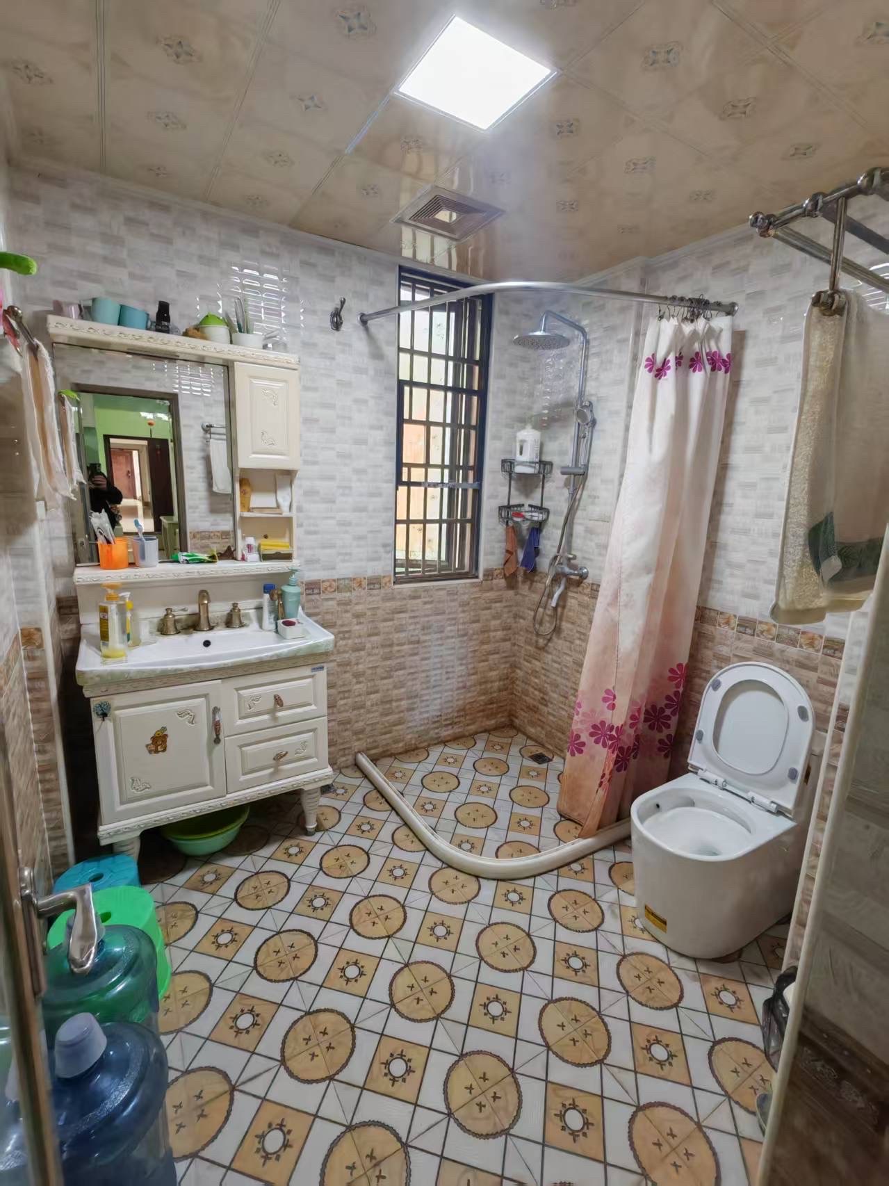 滨江花城  3室2厅1卫    118.0万客厅